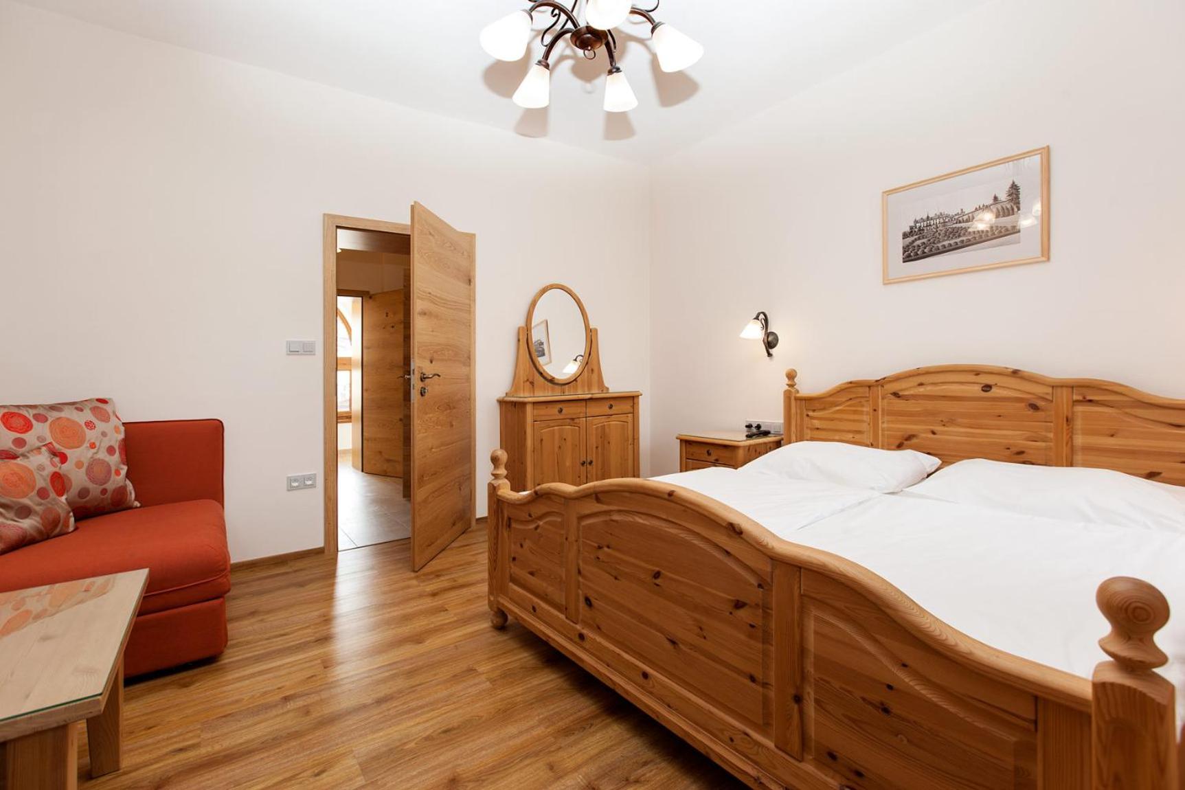 Deluxe Double Room with Shower - Photo 7