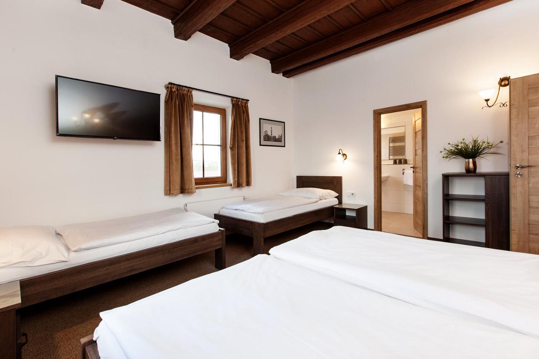 Quadruple Room - Photo 7