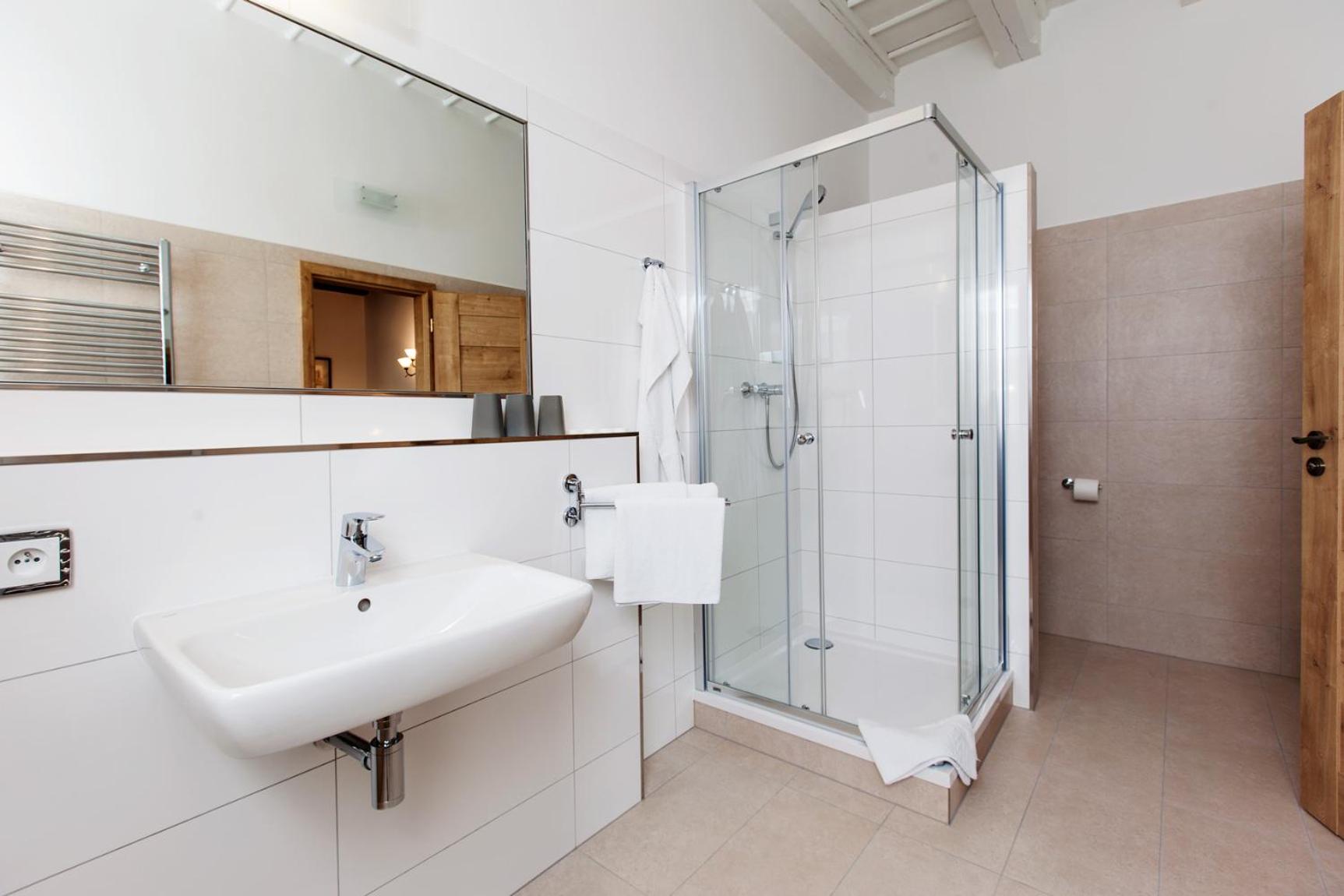 Deluxe Triple Room - Photo 8