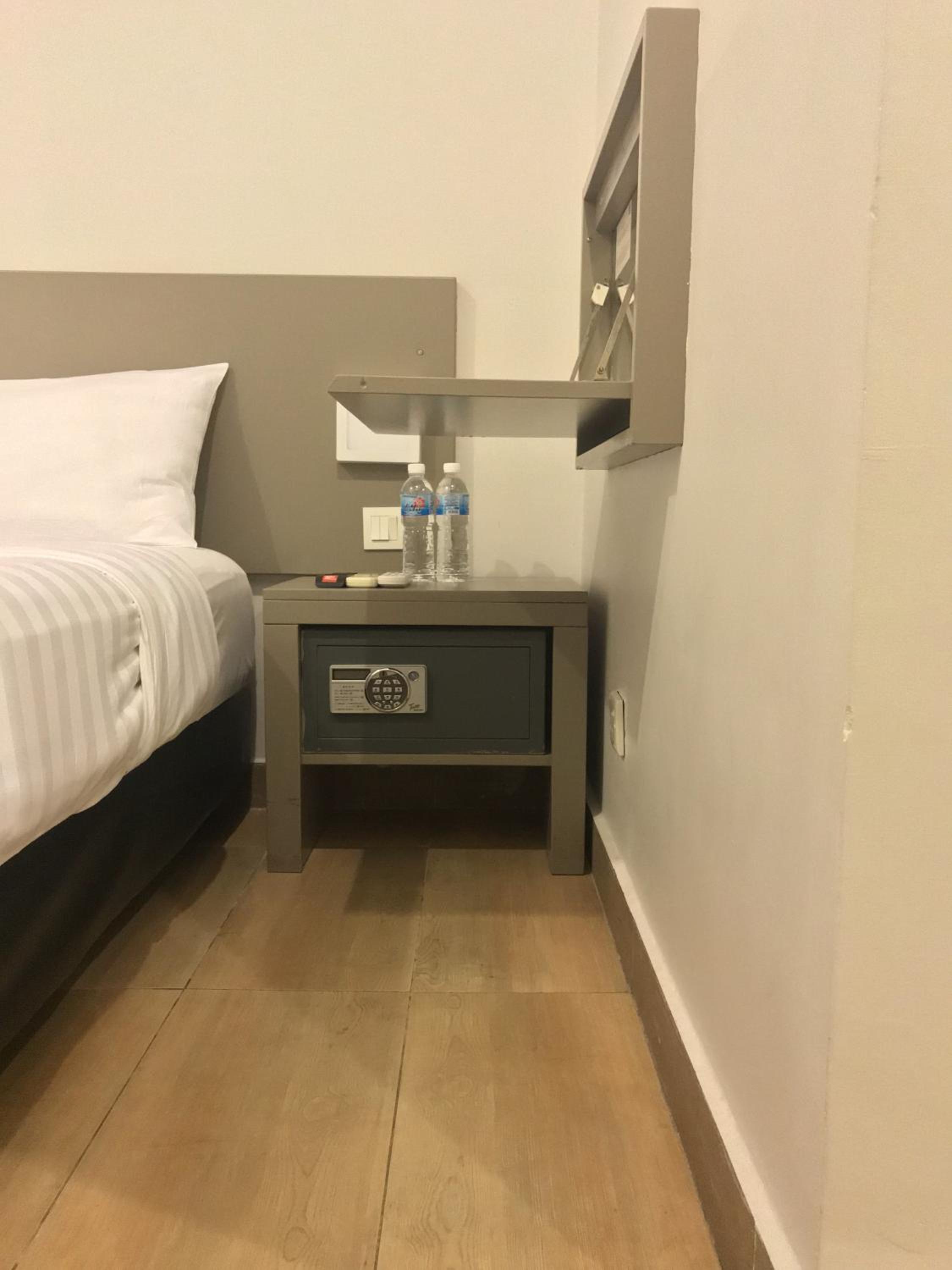 Double Room without Window - Photo 4