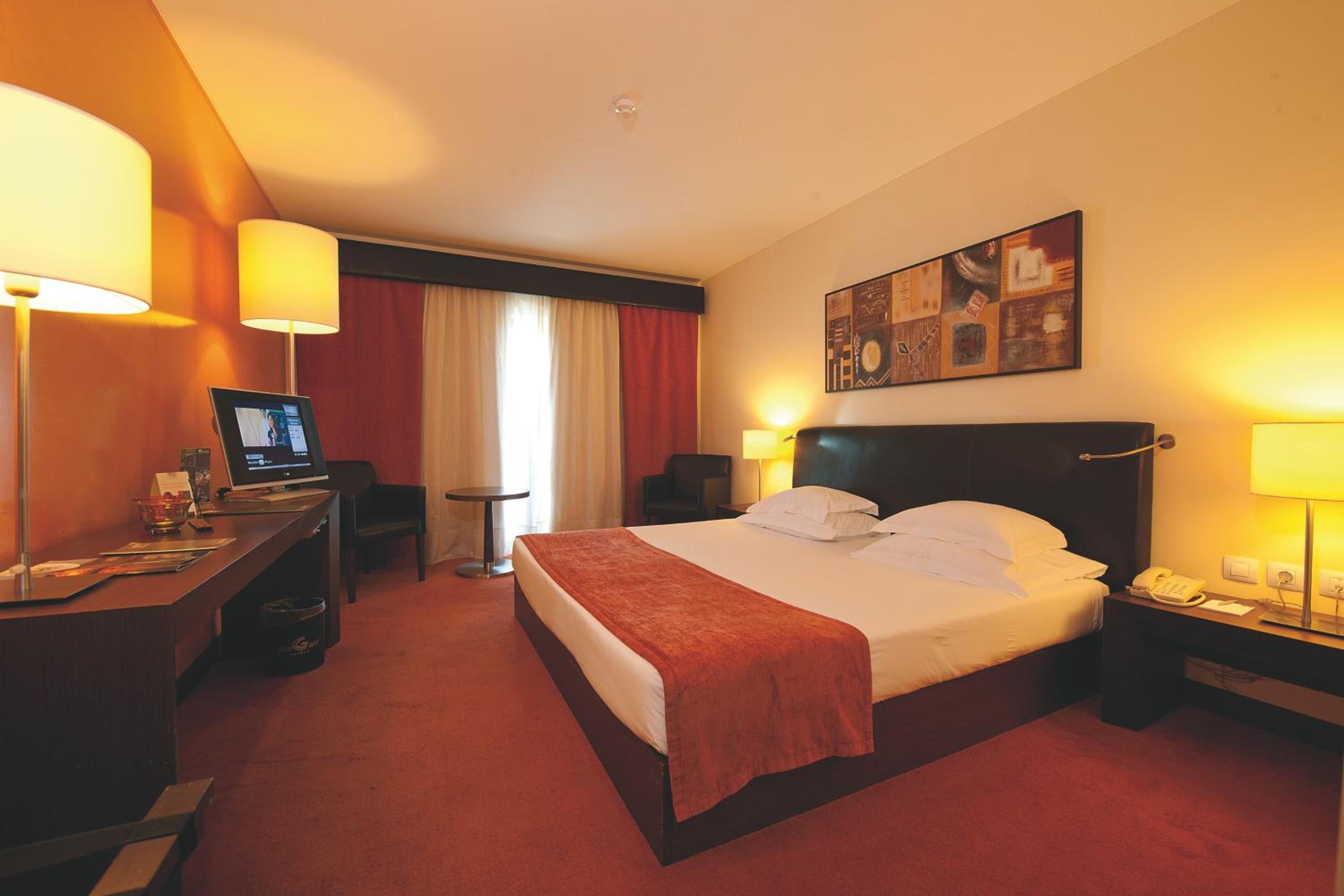 Twin Room - Photo 2