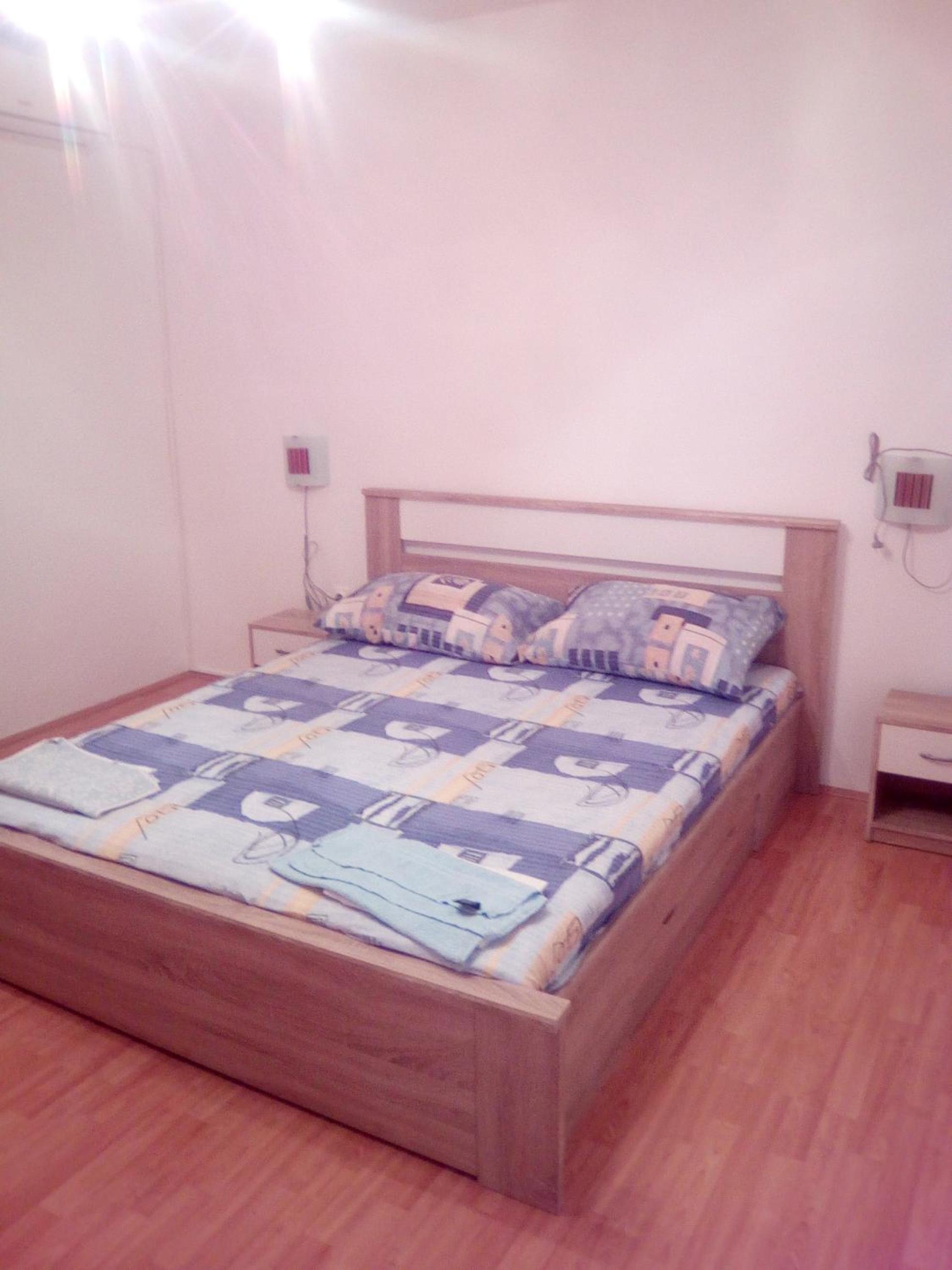 Apartment with Balcony - Photo 5