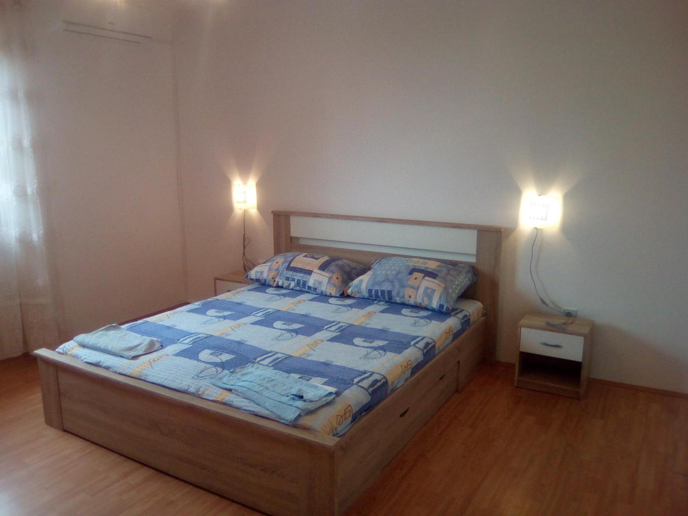 Apartment with Balcony - Photo 4