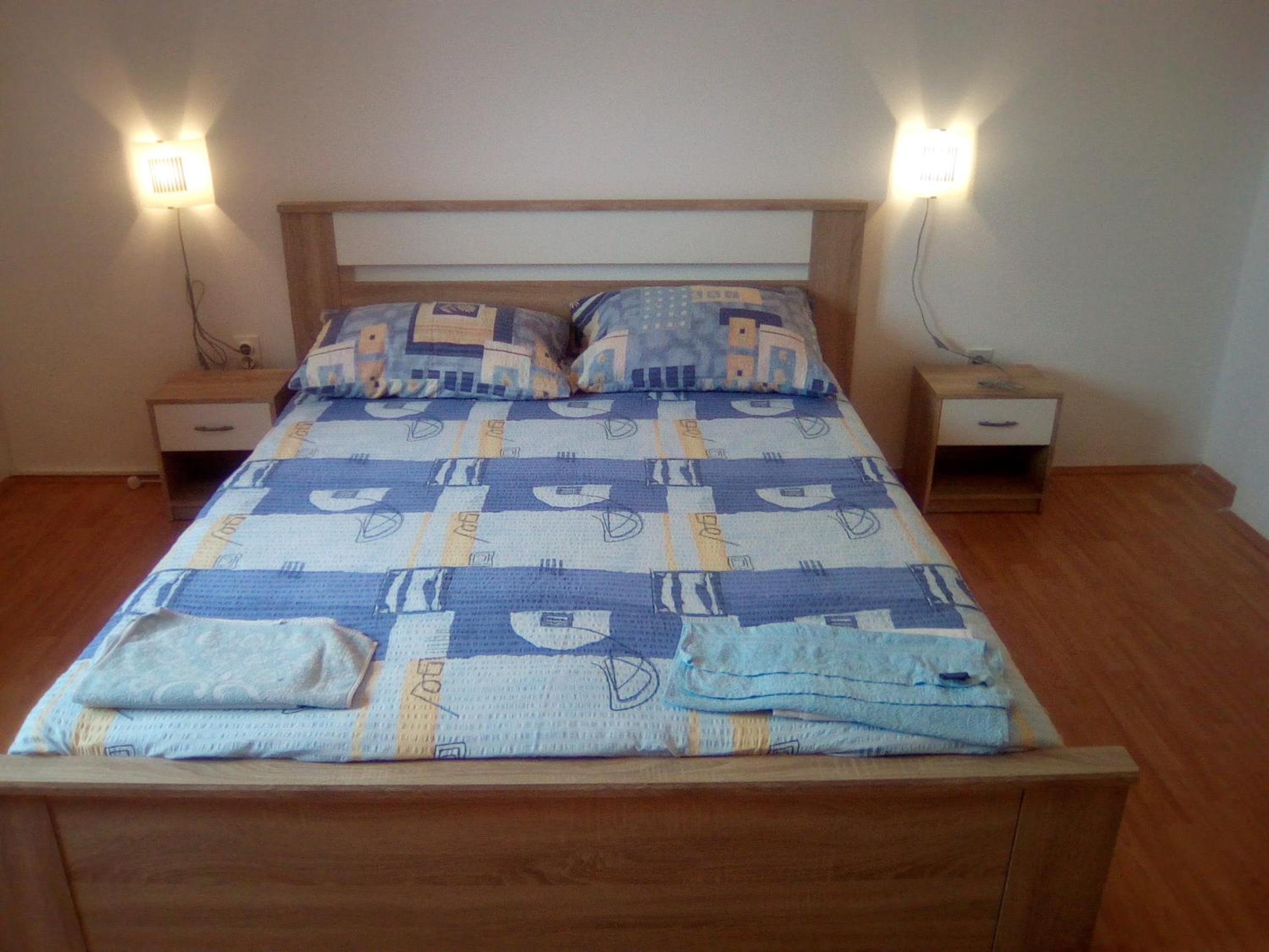 Apartment with Balcony - Photo 3