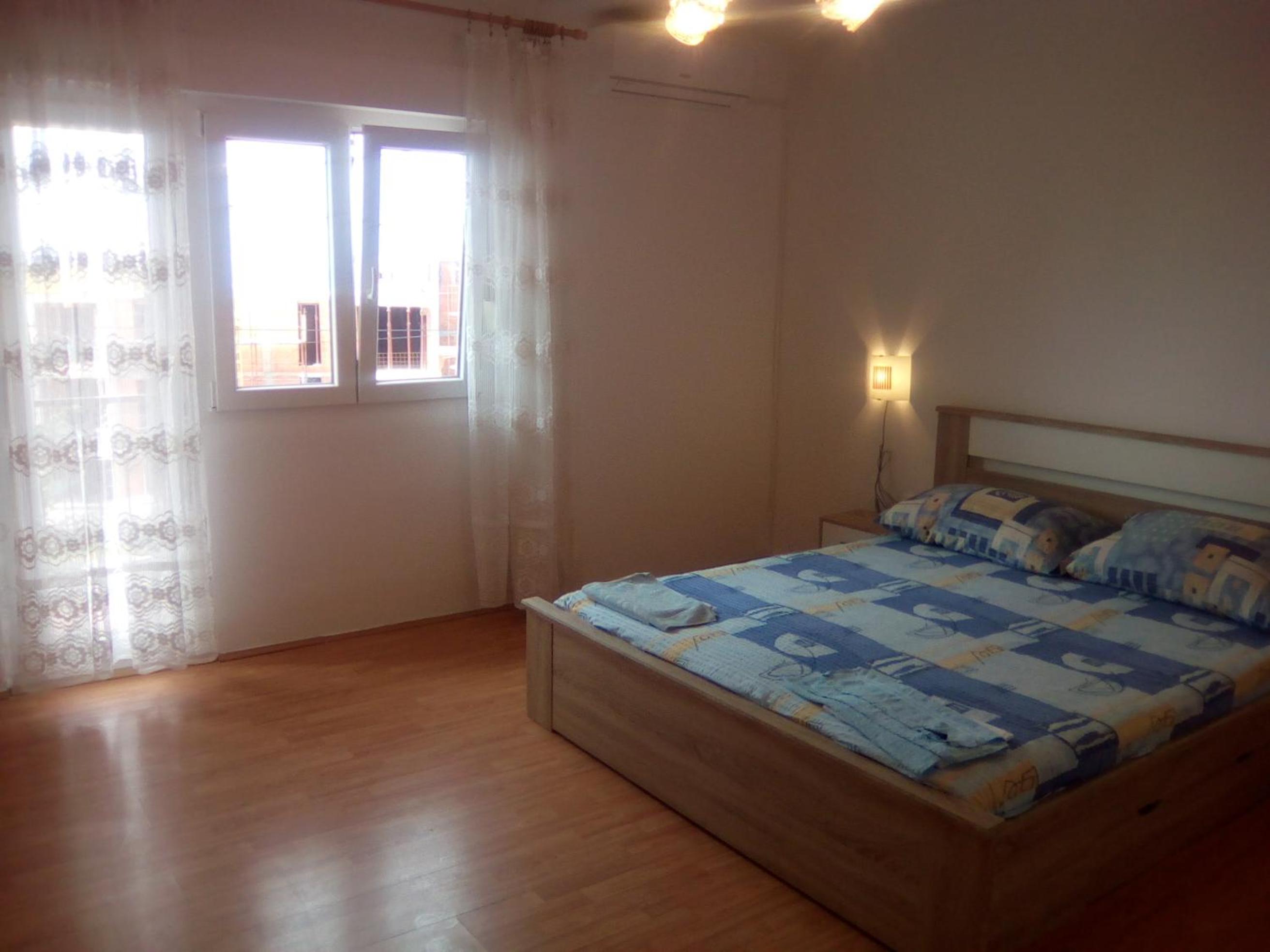 Apartment with Balcony - Photo 2