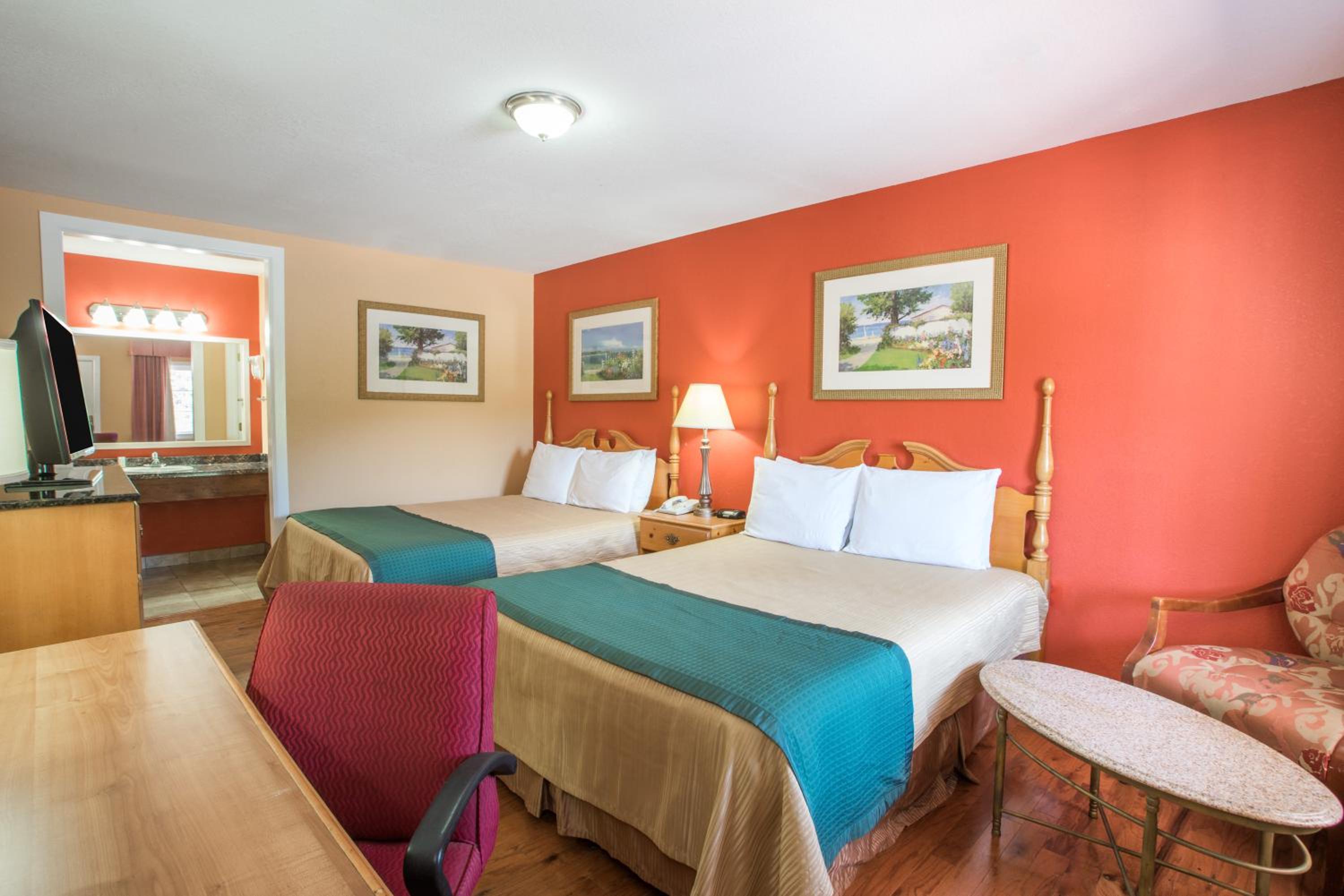 Queen Room with Two Queen Beds - Non-Smoking photo 1