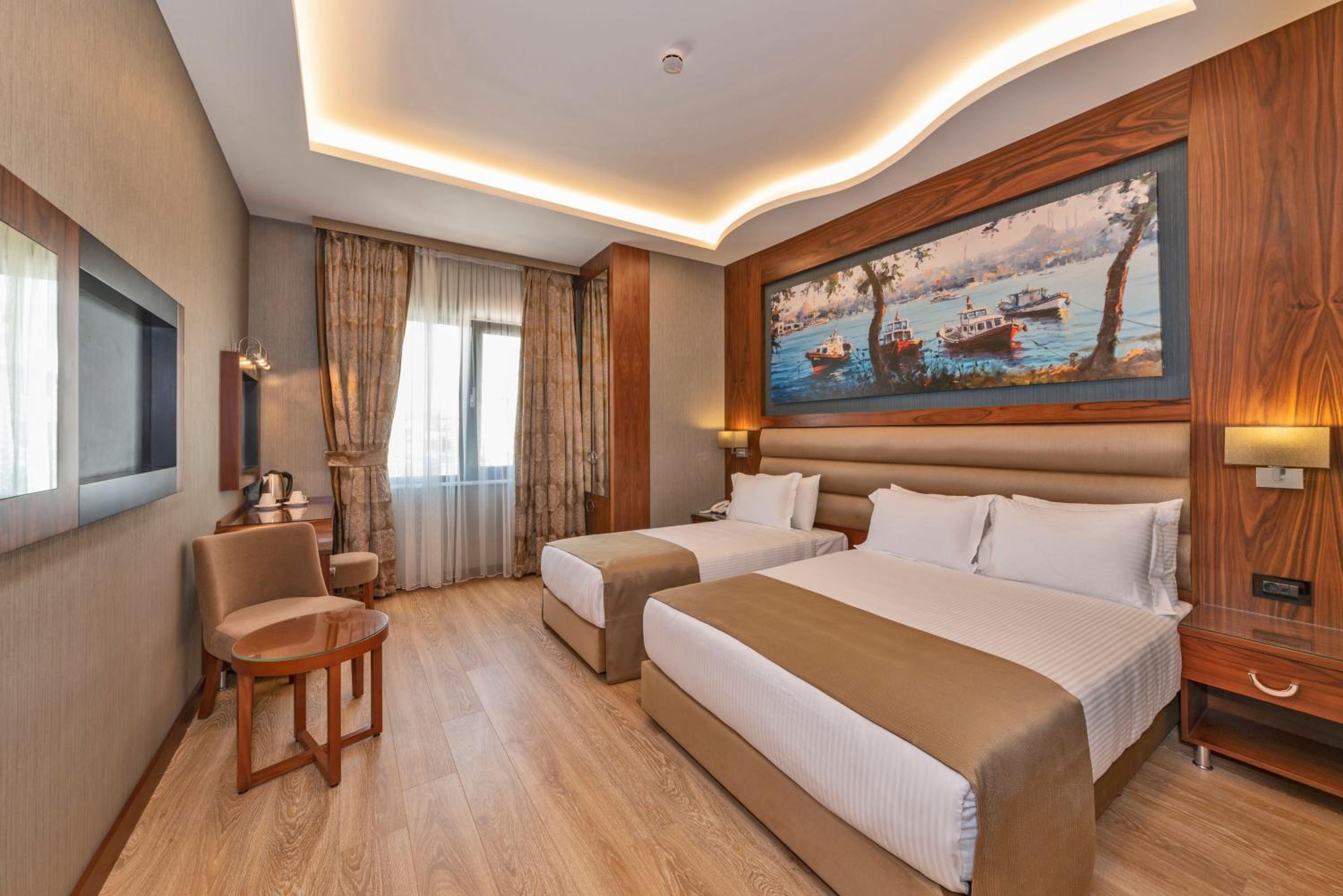 Deluxe Triple Room photo 2