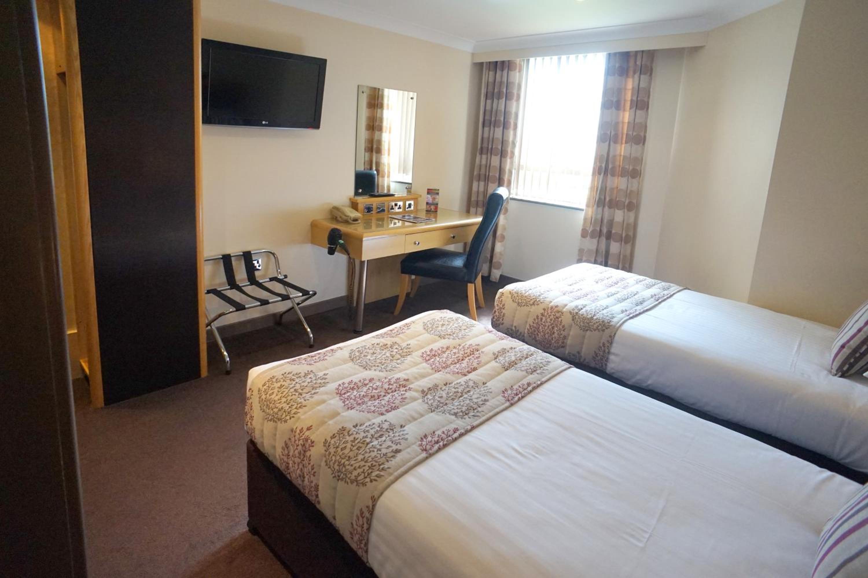 Standard Deluxe Twin Room photo 3