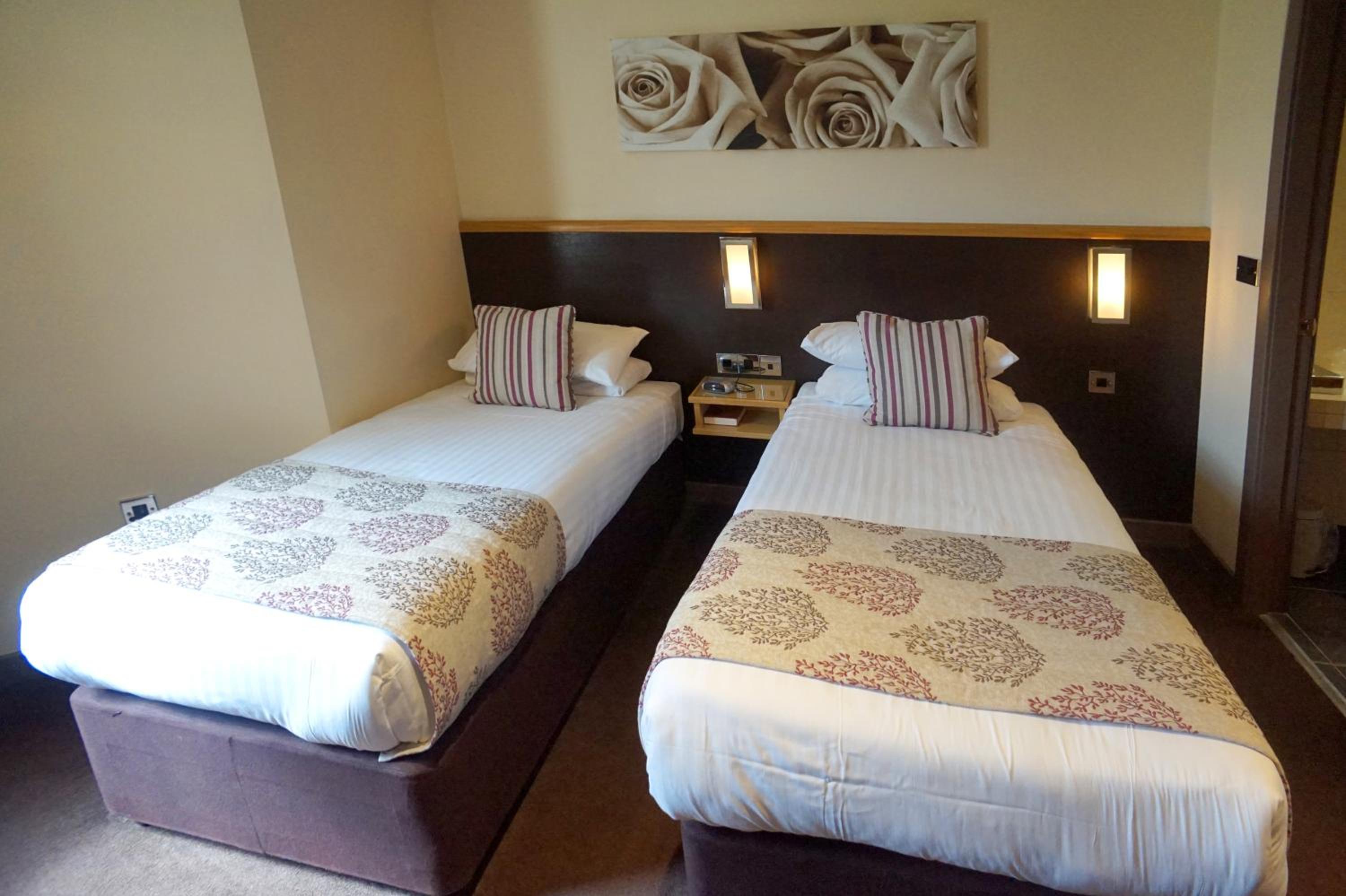 Standard Deluxe Twin Room photo 2