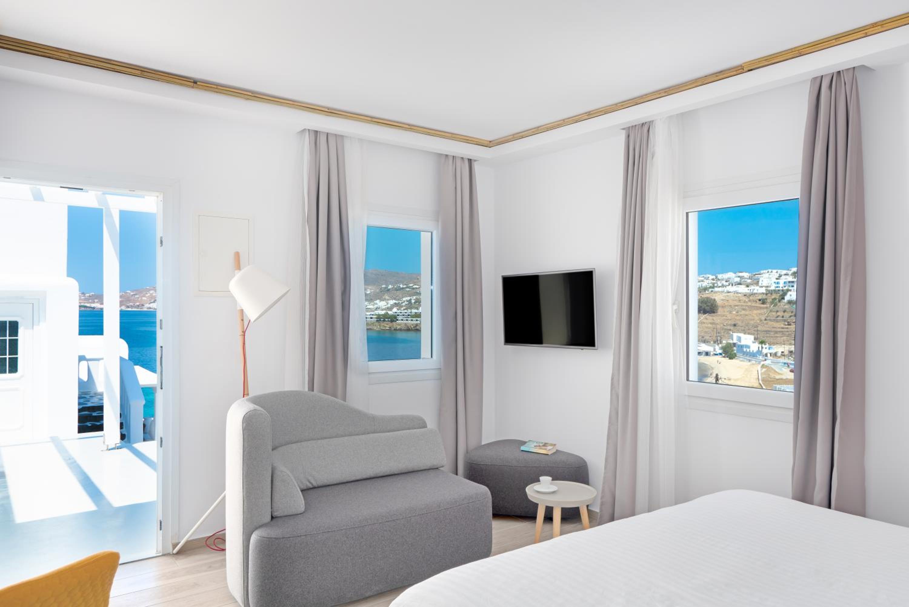 Deluxe Double Room with Side Sea View