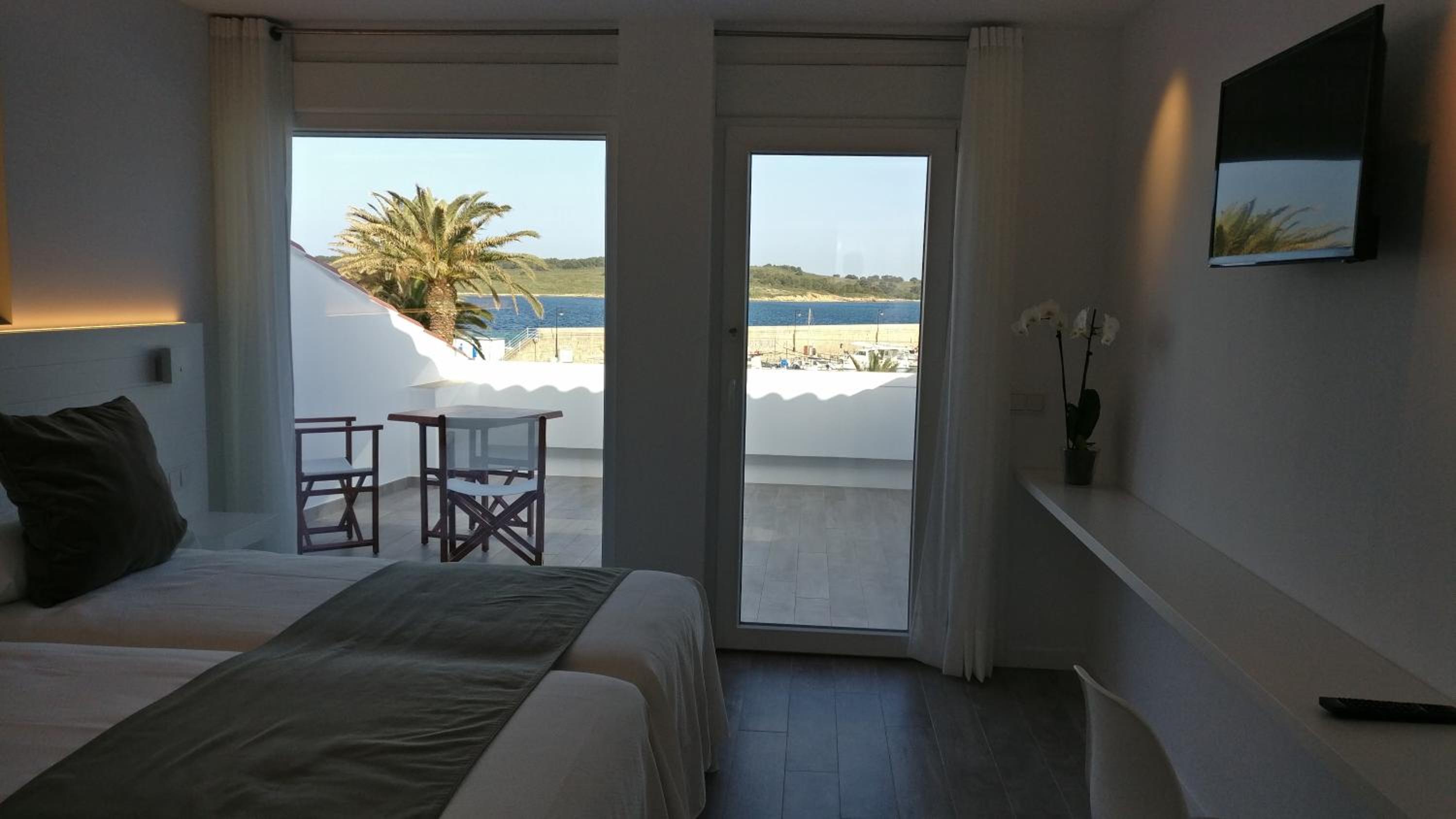 Superior Double or Twin Room with Sea View photo 2