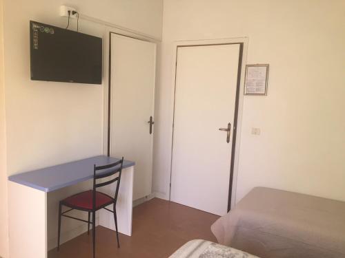 Double Room with Sea View - Photo 4
