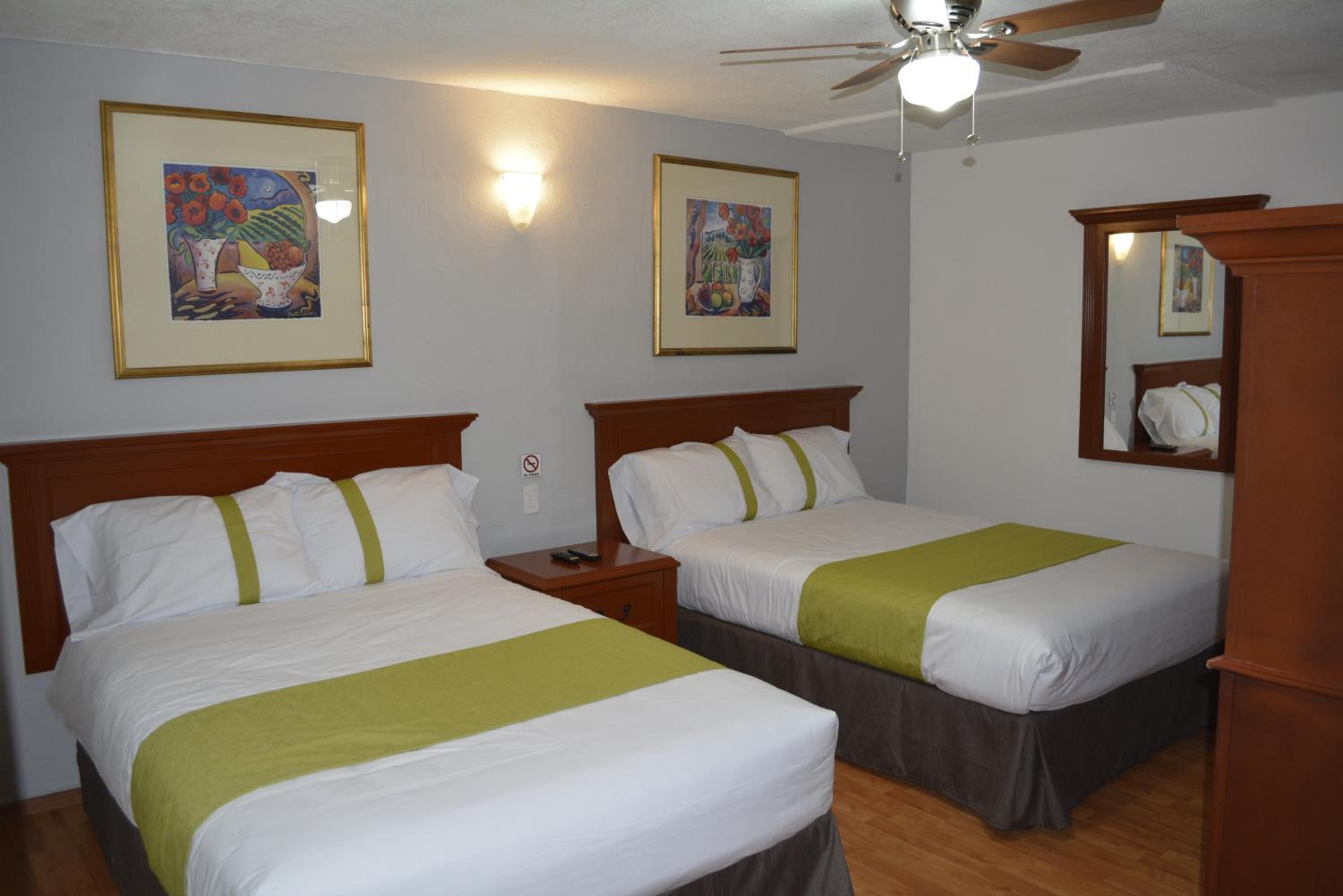 Quadruple Room with Private Bathroom - Photo 3