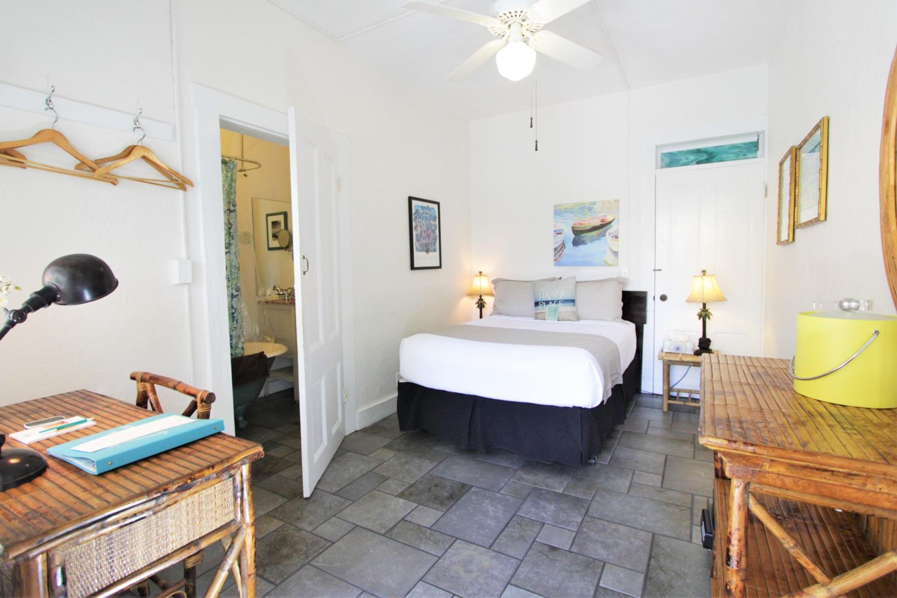 Queen Island Room - Photo 6
