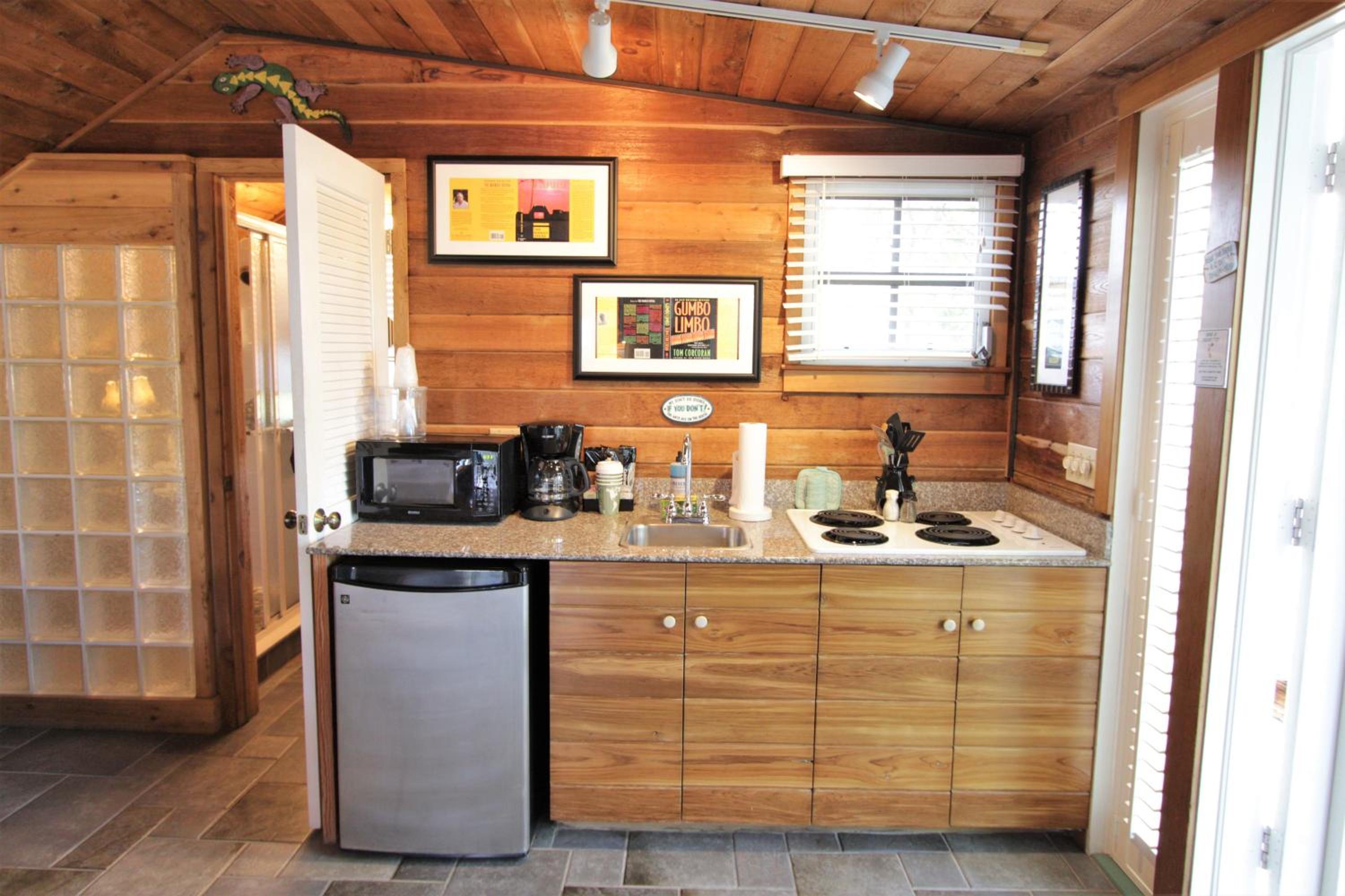 Deluxe 1 Bedroom Suite - Photo 6