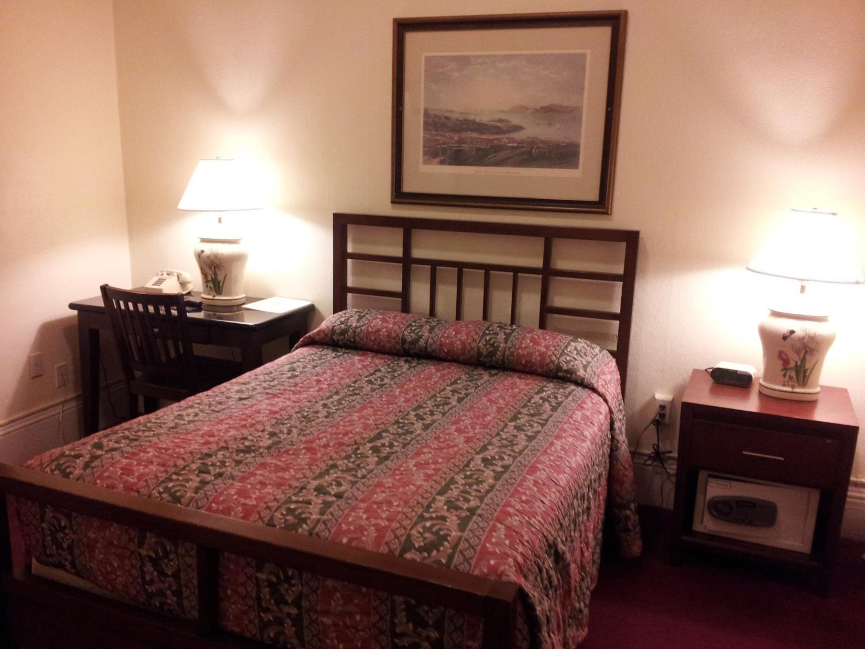 Queen Room - Photo 4
