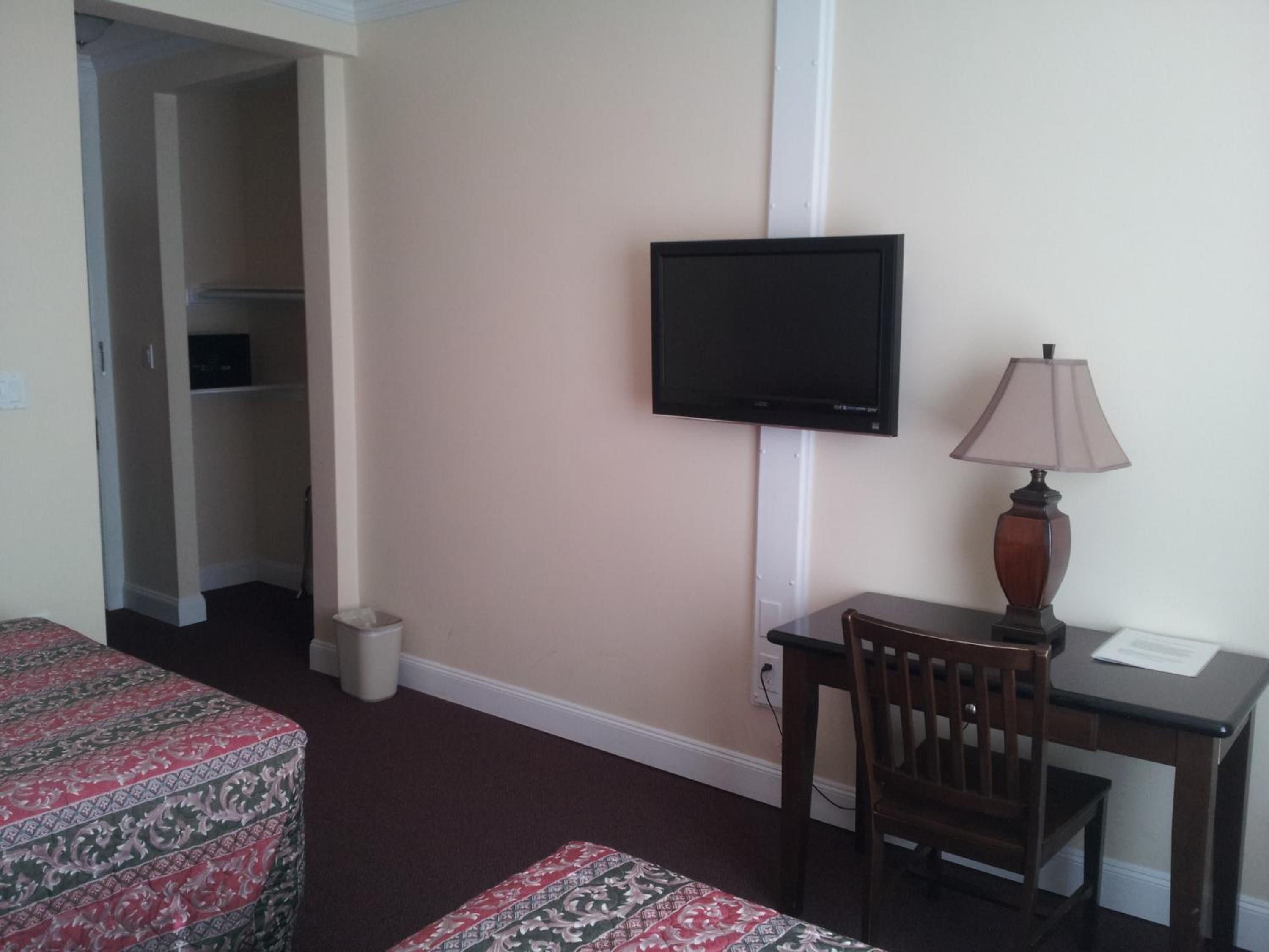 Double Room with Two Double Beds - Photo 8