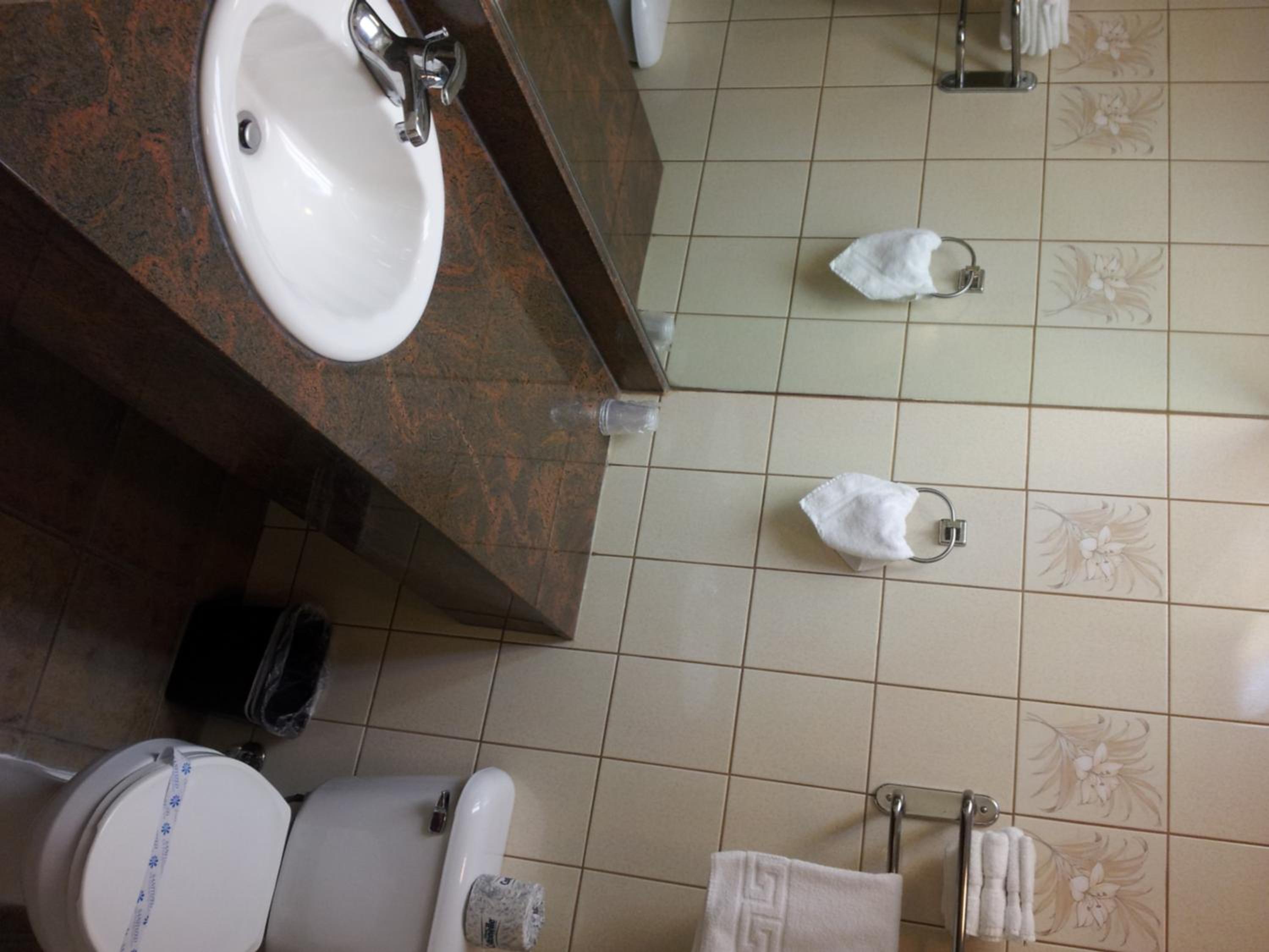 Queen Room - Photo 13