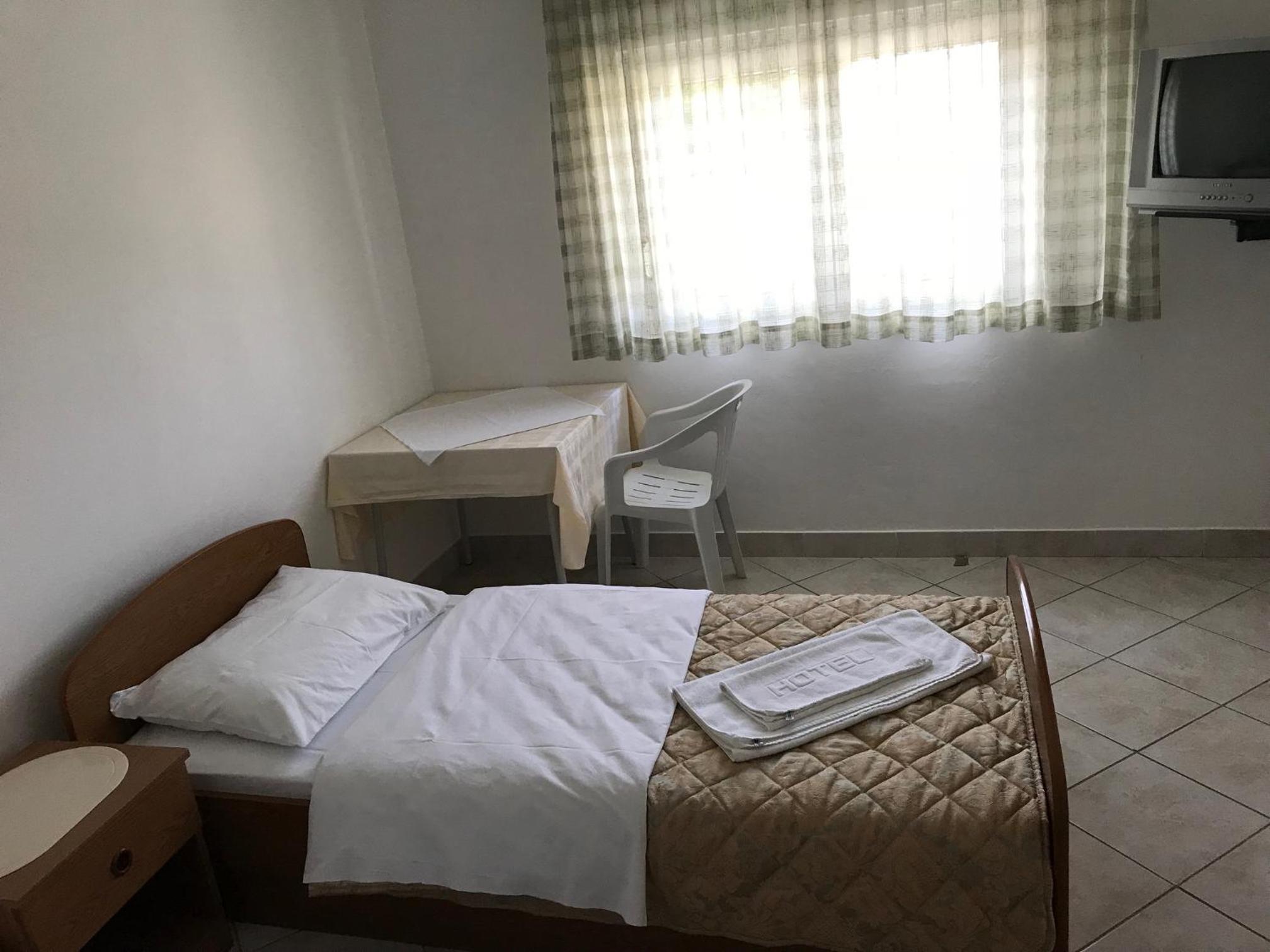 Single Room photo 2