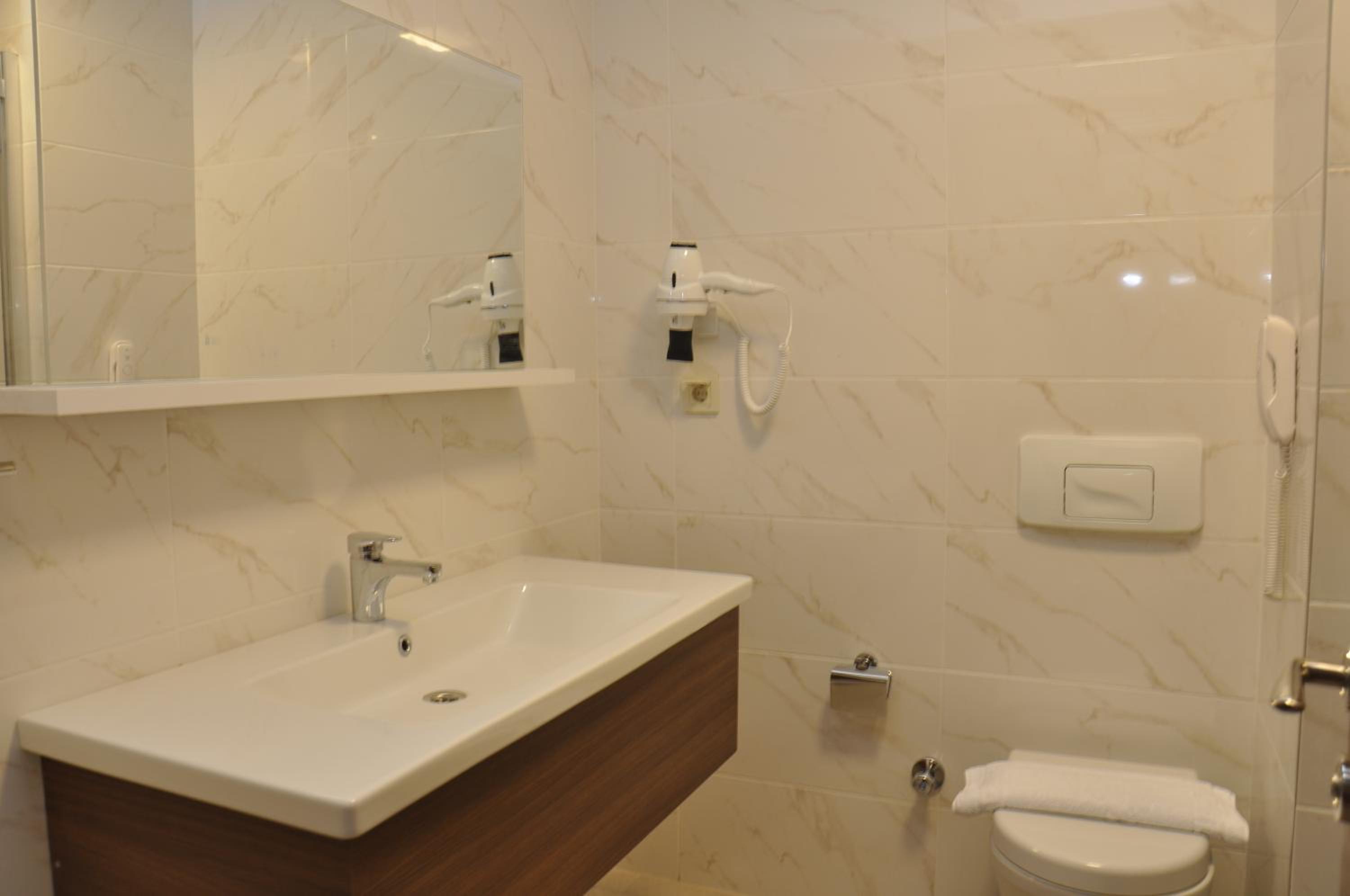 Triple Room with City View - Photo 7