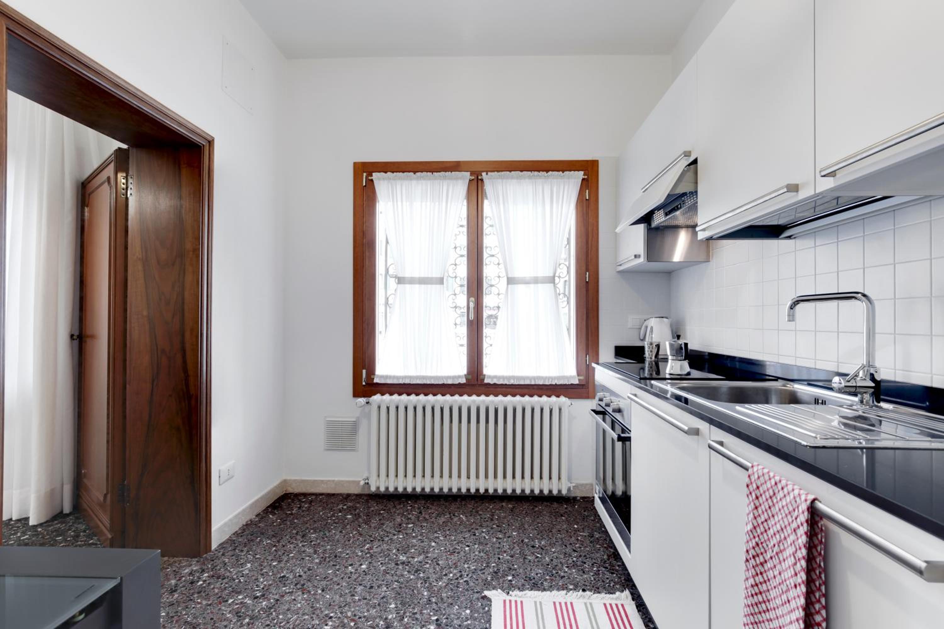 Apartment photo 3