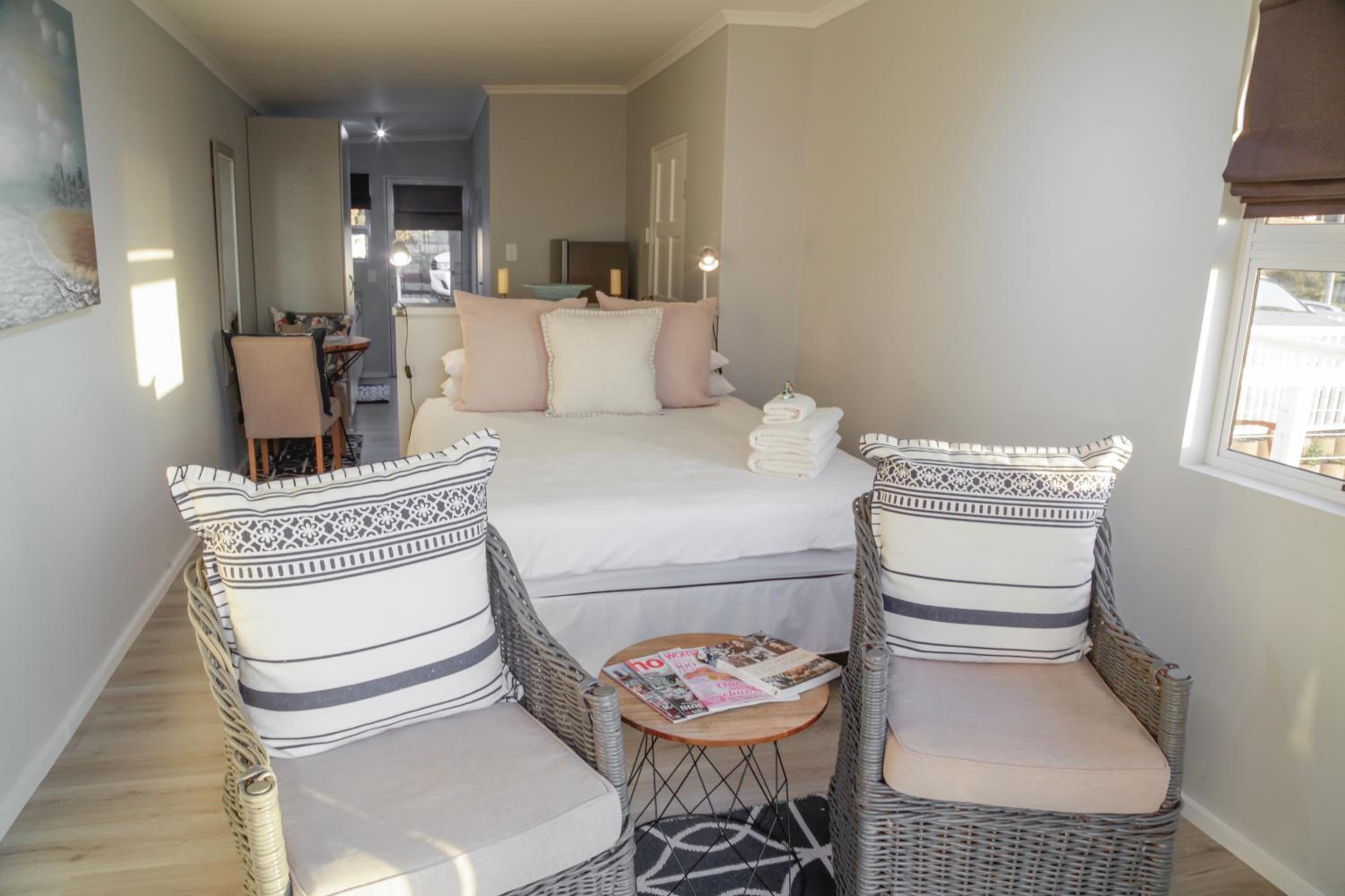 Deluxe Double Room with Patio and Sea View photo 1