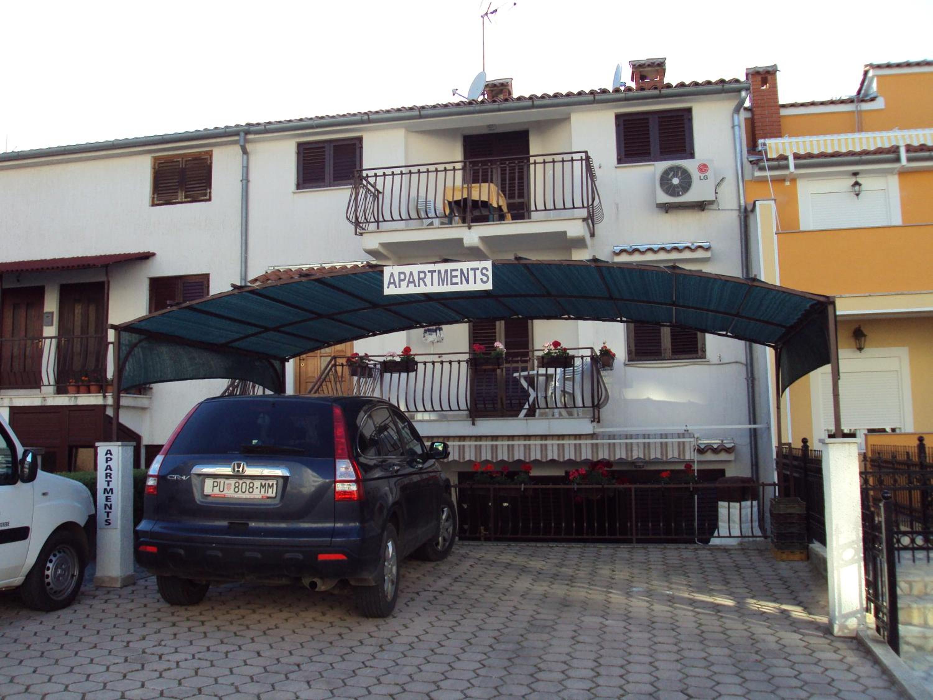 Duplex One-Bedroom Apartment with Balcony photo 2