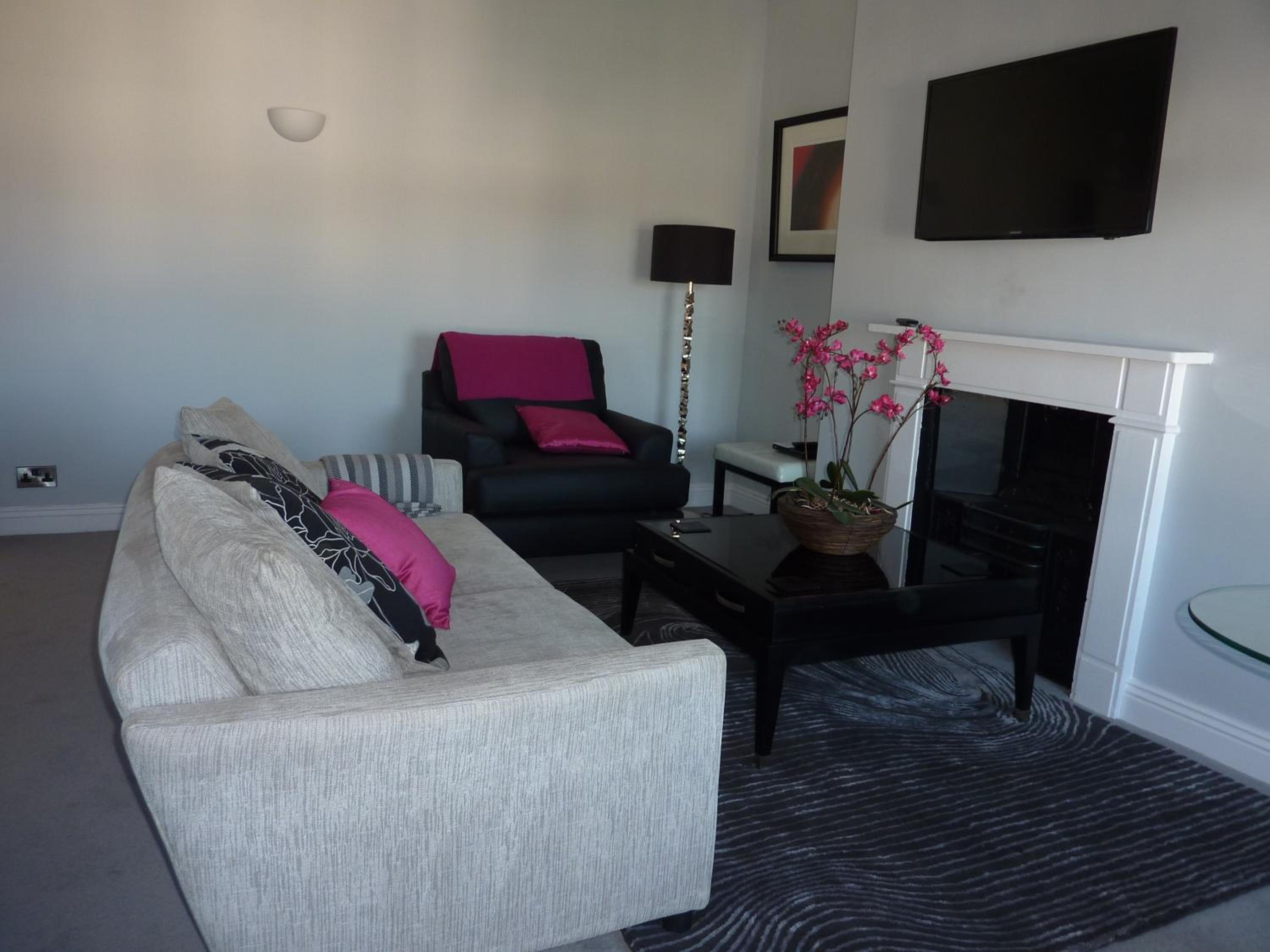 Luxury Suite - Photo 1