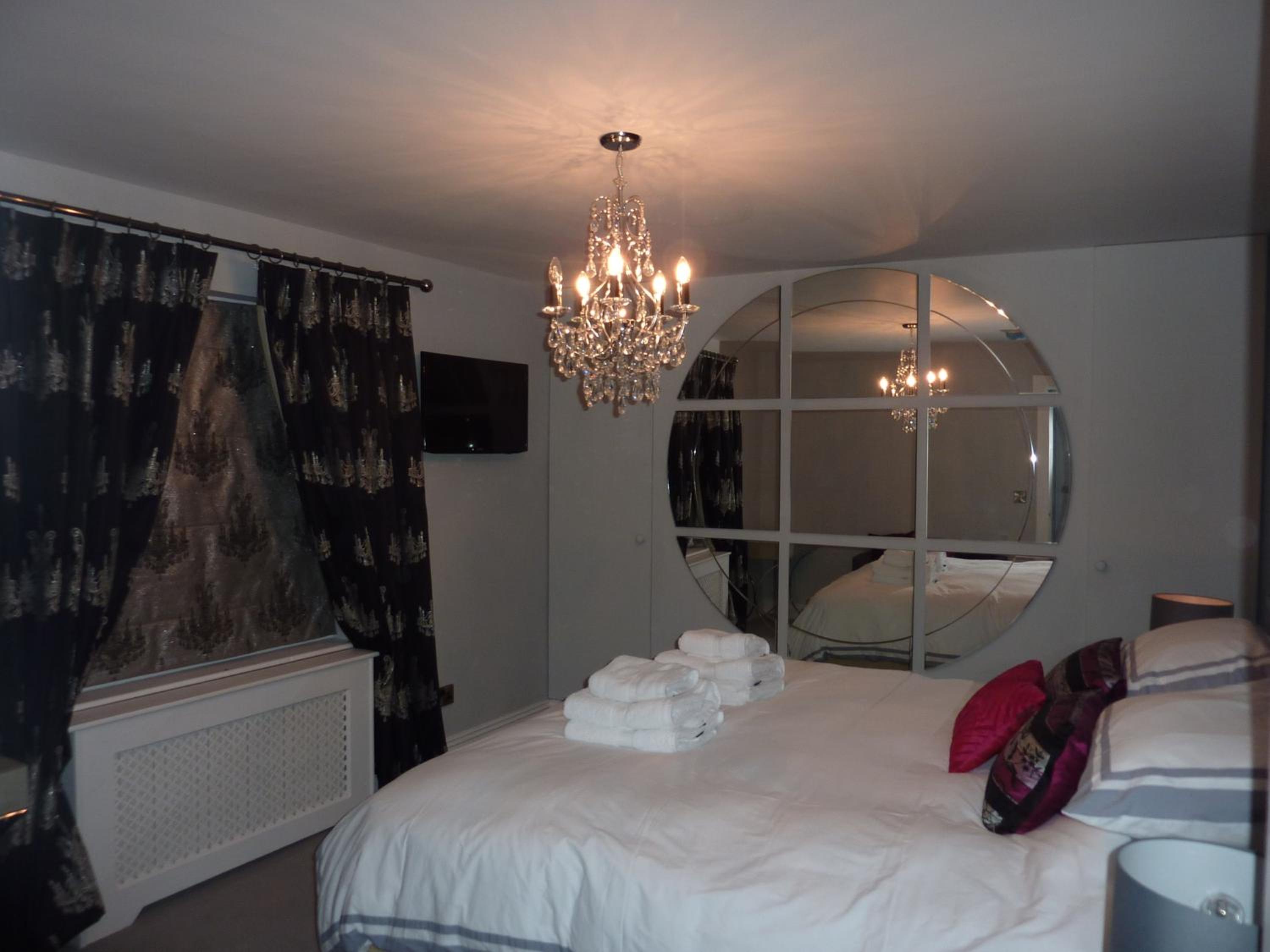 Luxury Suite - Photo 6