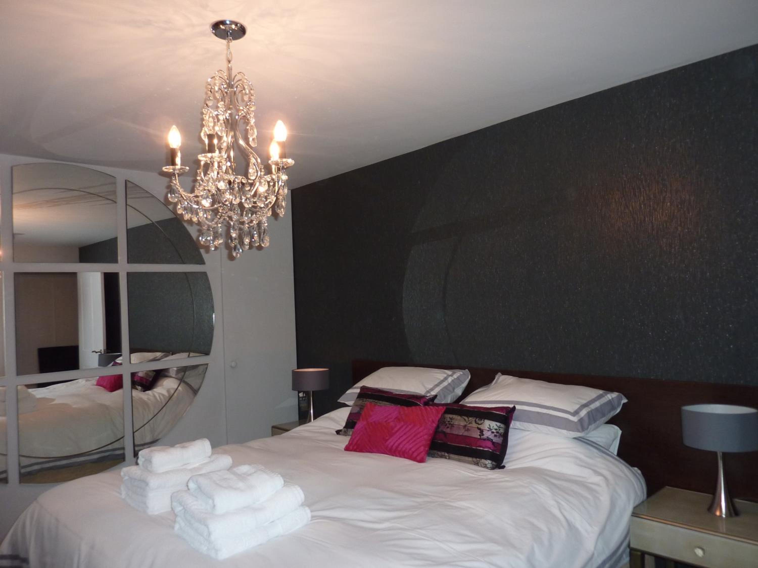 Luxury Suite - Photo 7
