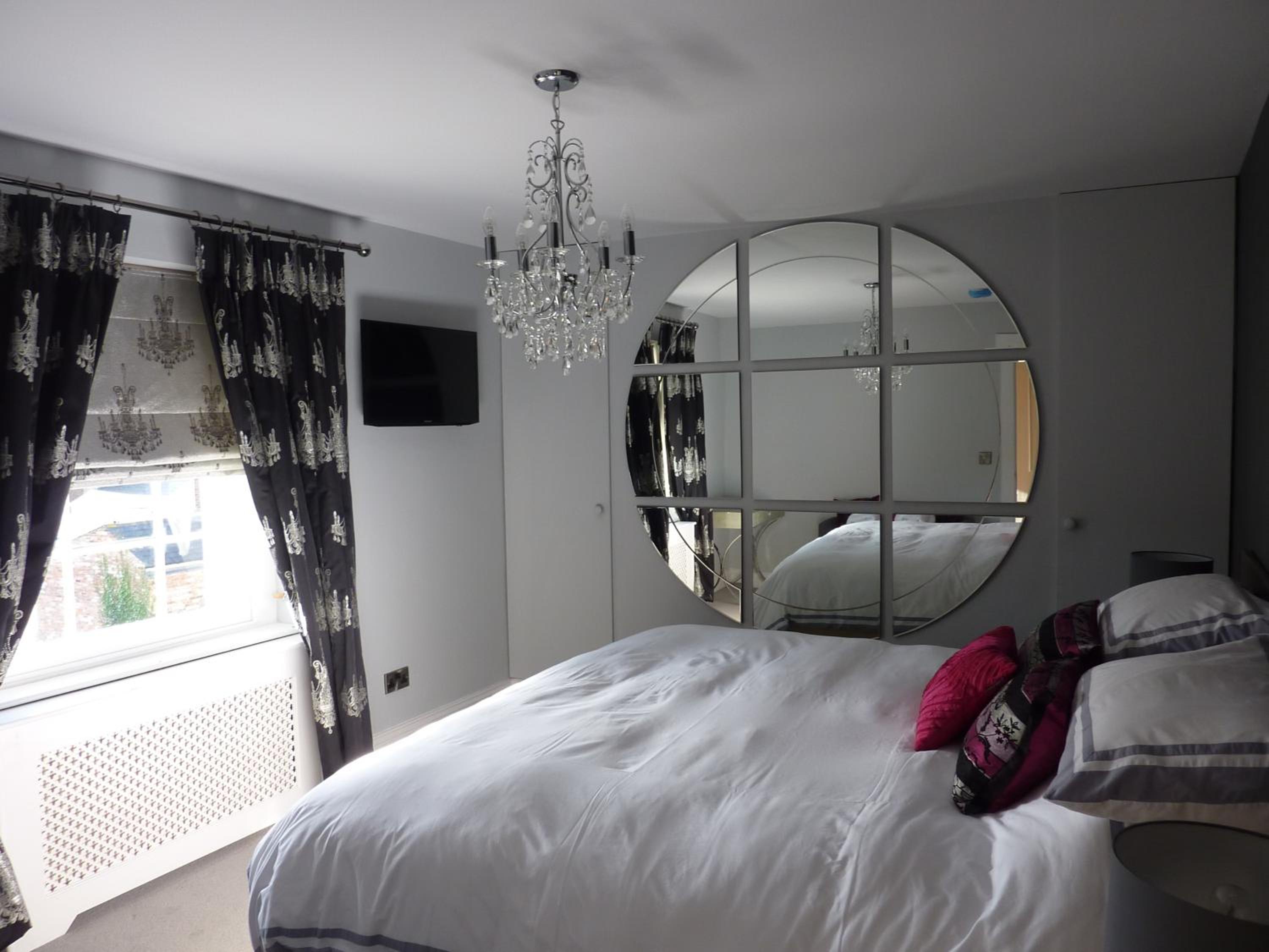 Luxury Suite - Photo 9