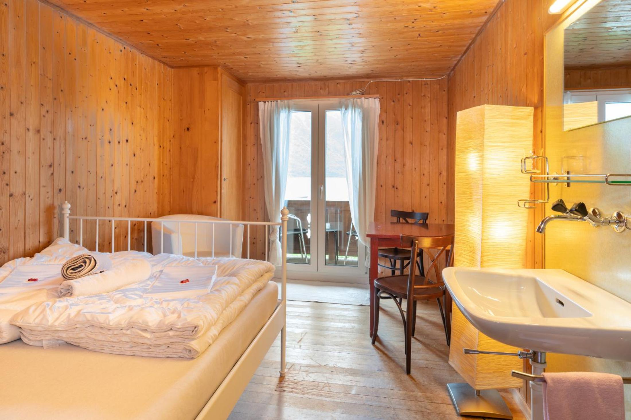 Double Room with Shared Bathroom and Lake View photo 2