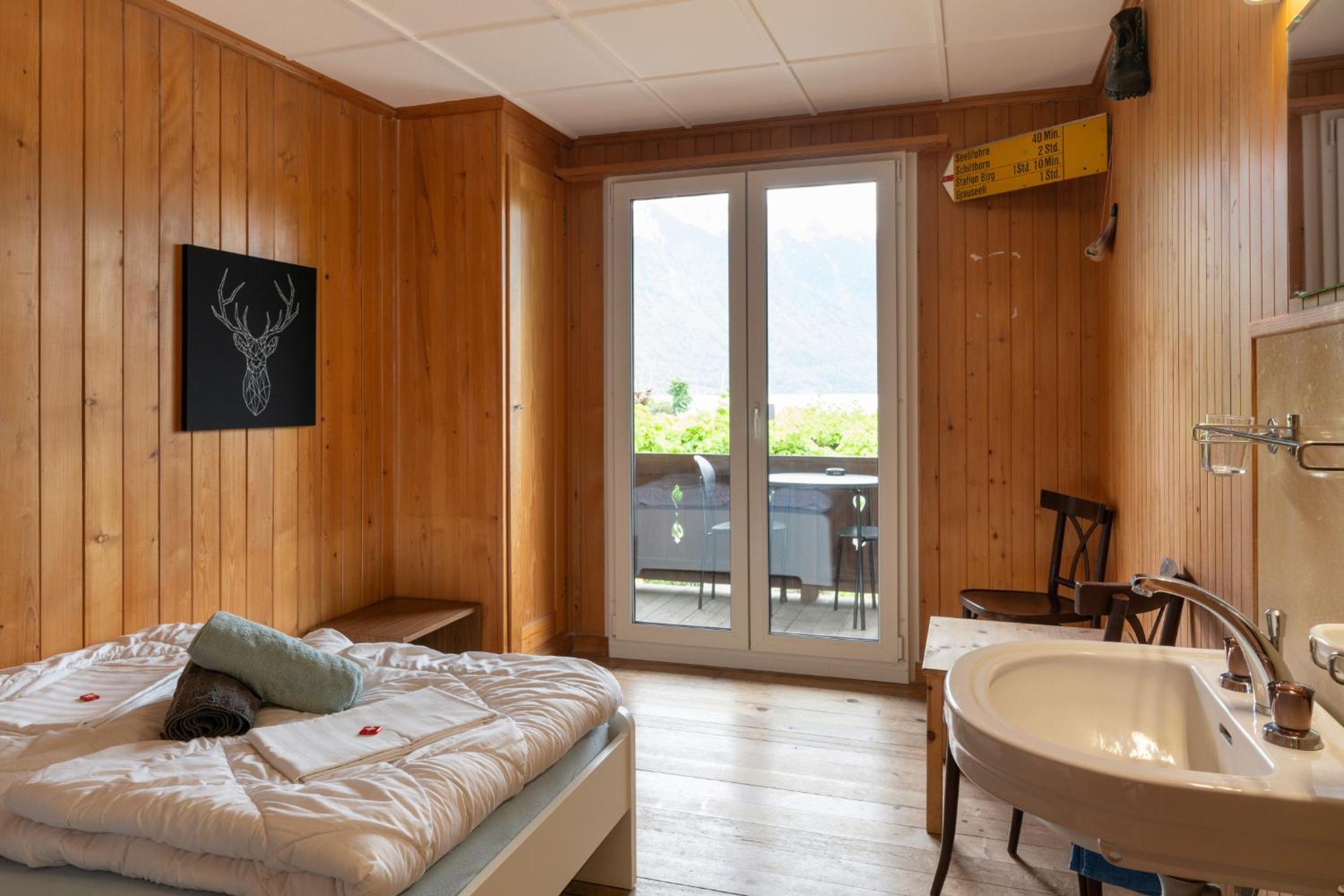 Double Room with Shared Bathroom and Lake View photo 3