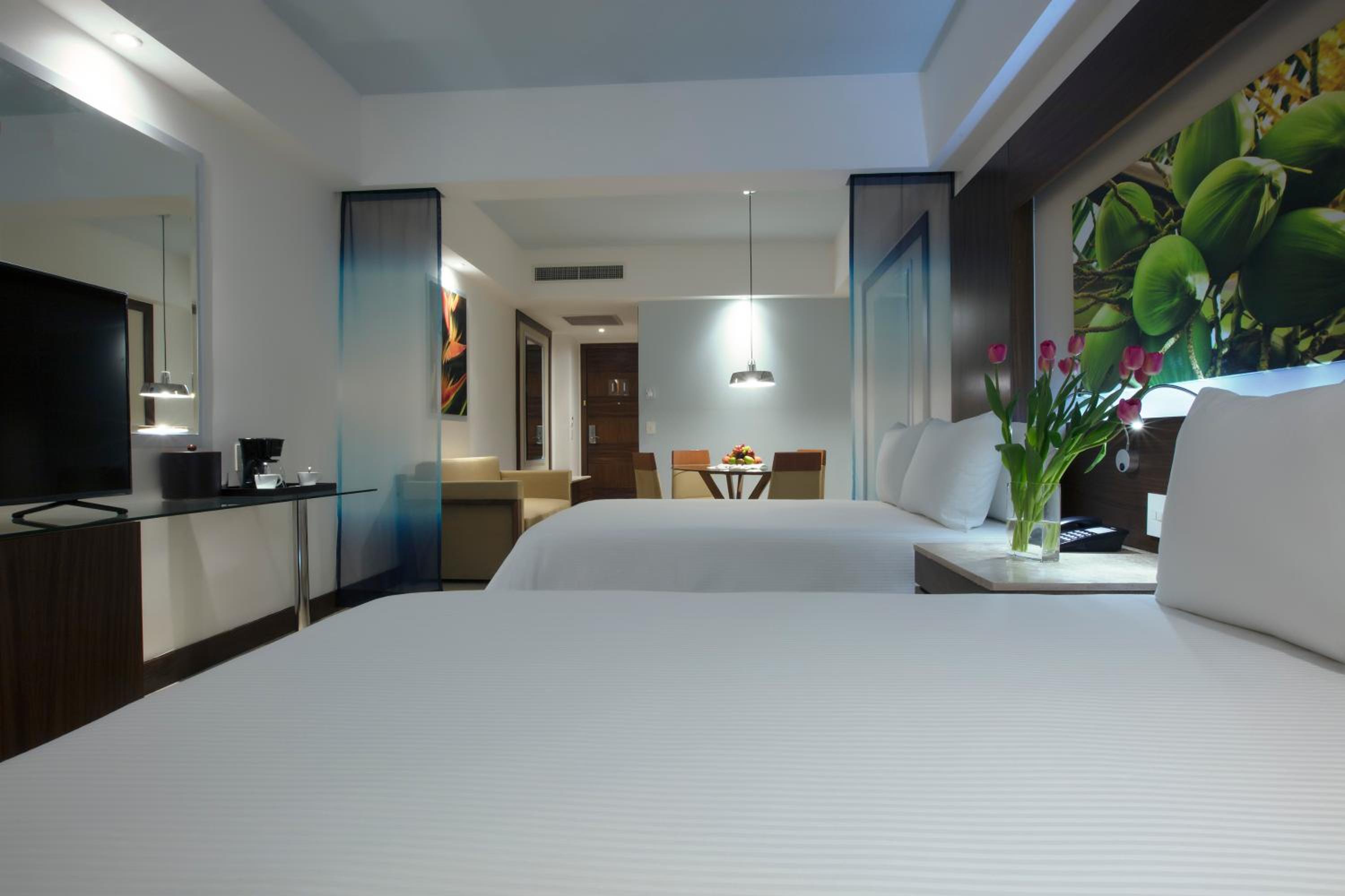 Altitude Club Junior Suite Swim Out Double