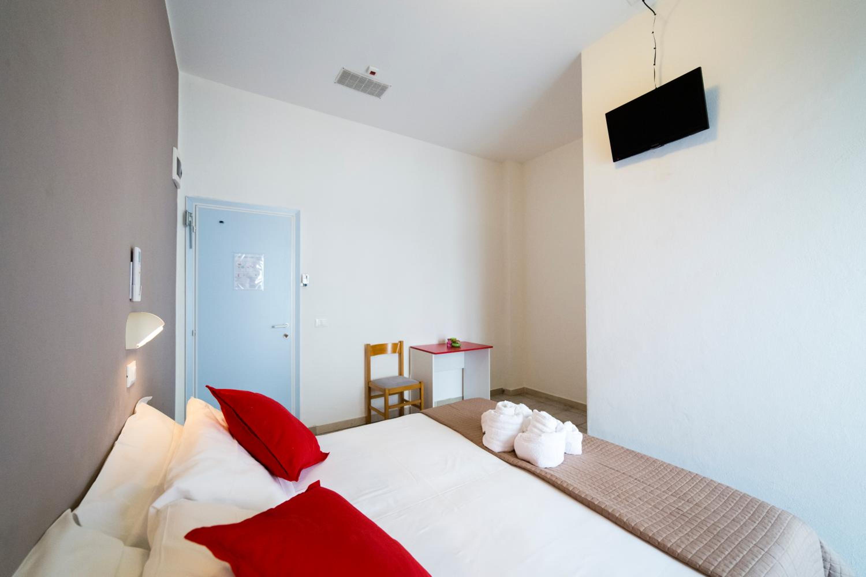 Economy Double Room - Photo 6