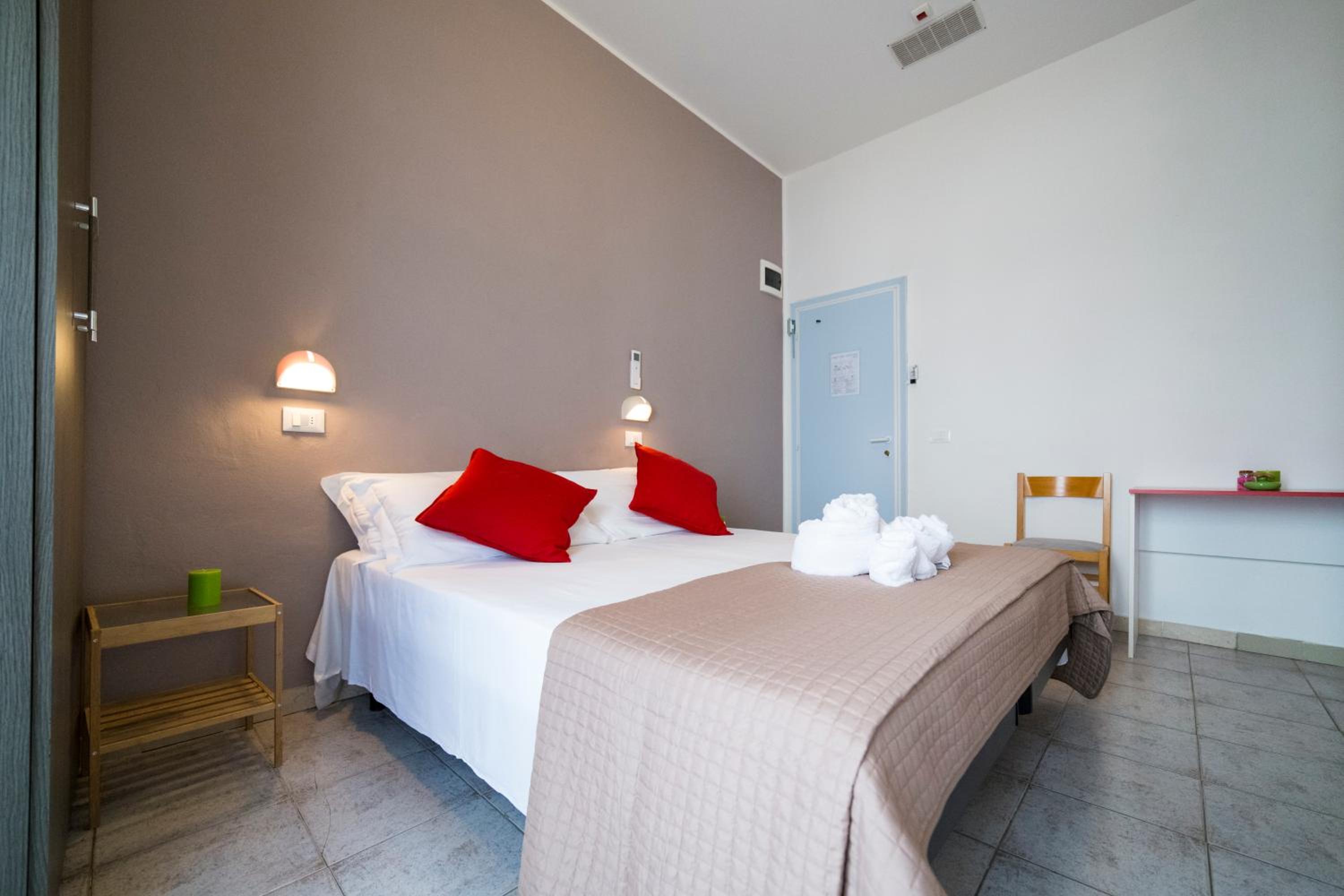 Economy Double Room - Photo 5