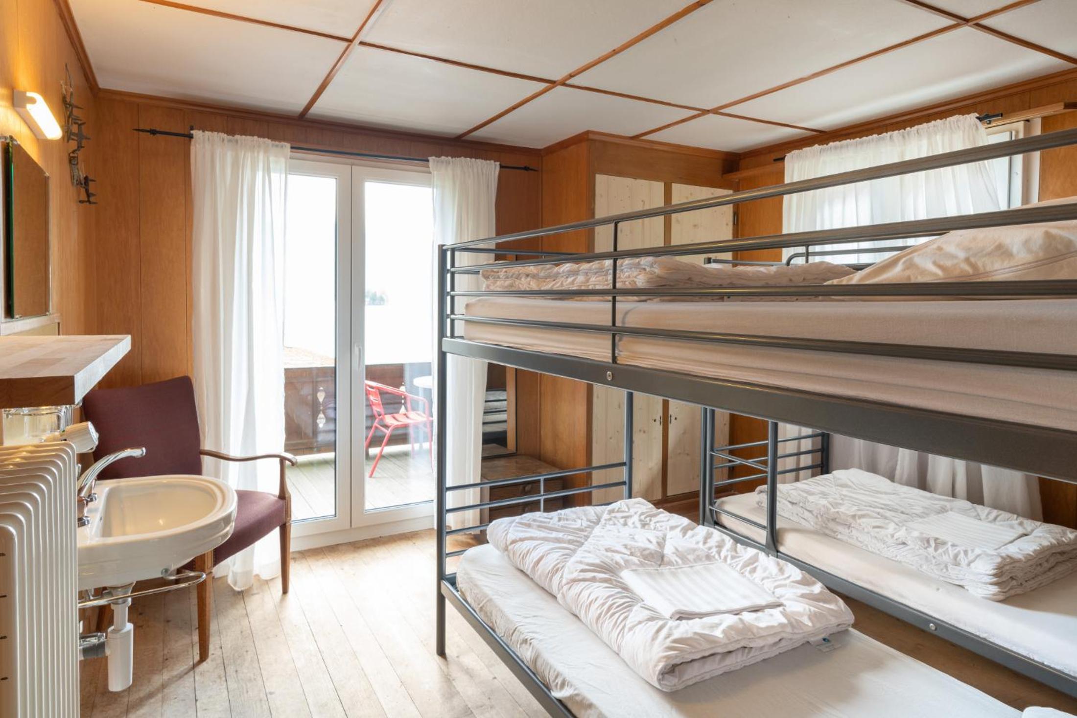 Family Room with Shared Bathroom and Lake View and Balcony  photo 3