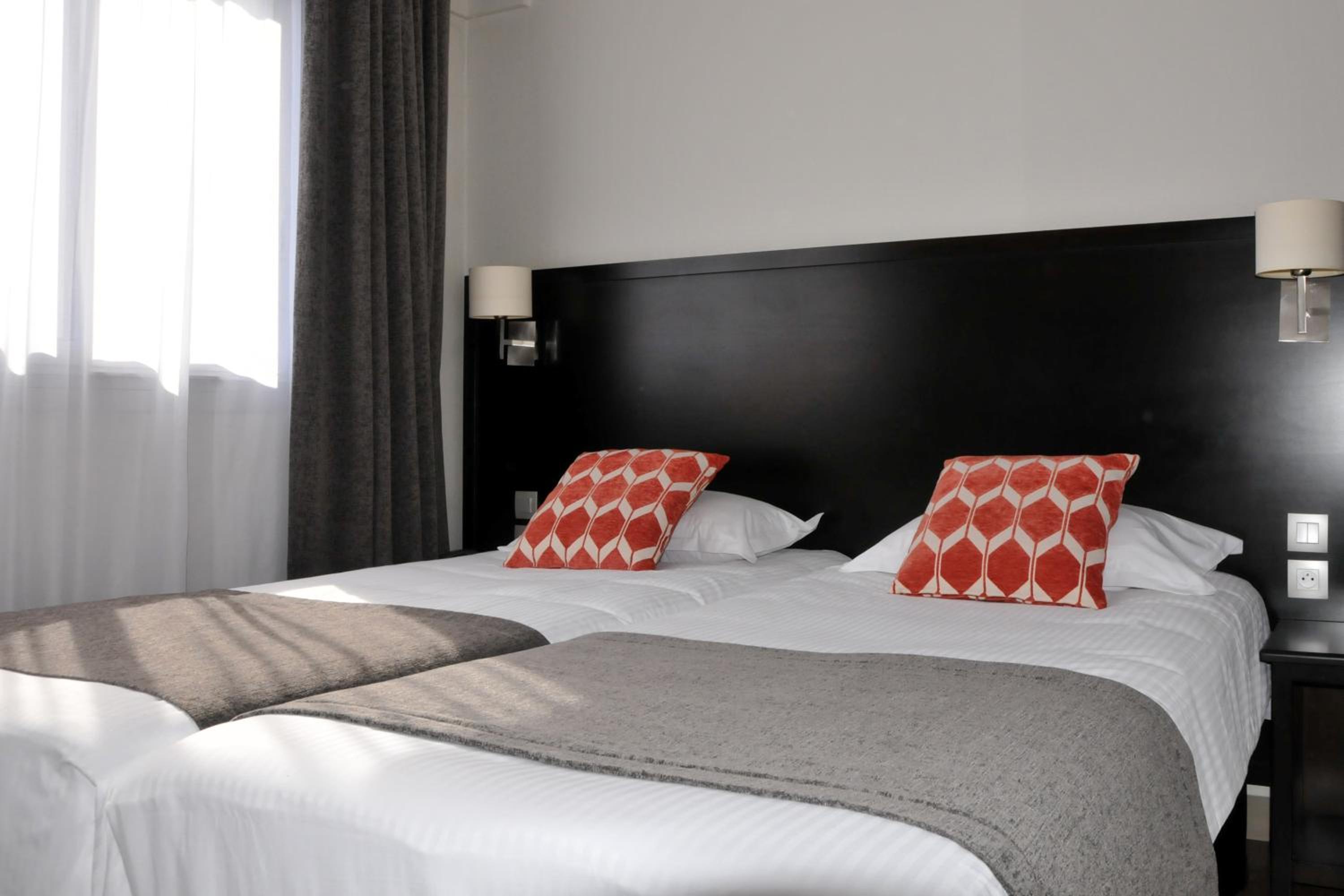 Twin Room - Photo 3