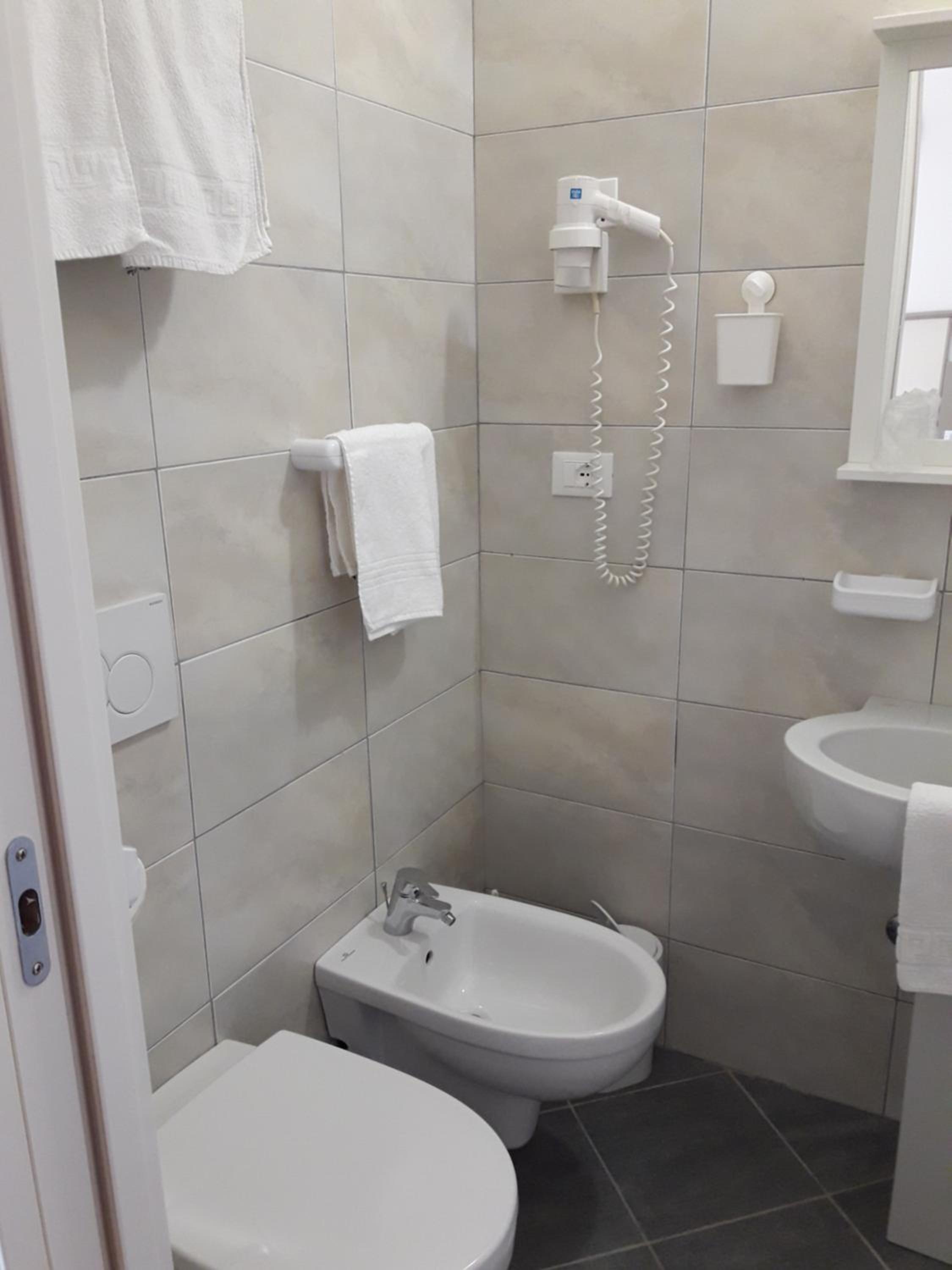 Triple Room - Photo 8