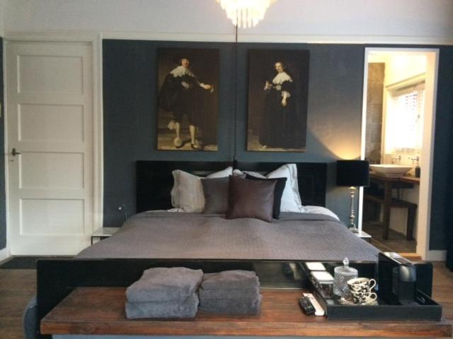 King Room with Balcony - Photo 5