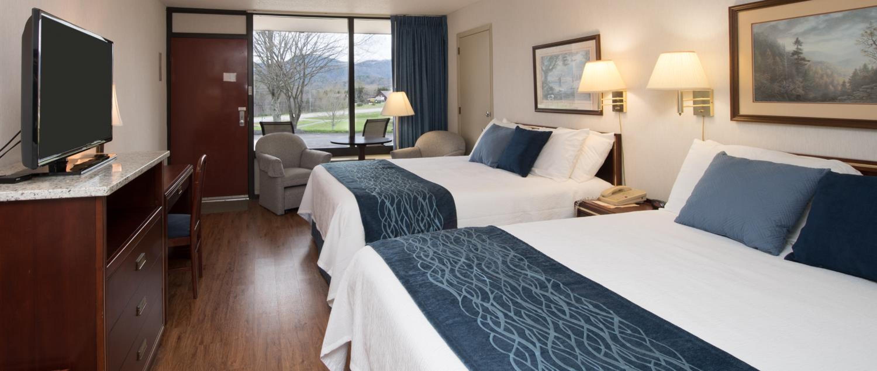 Deluxe Queen Room with Two Queen Beds - Non-Smoking - Photo 4