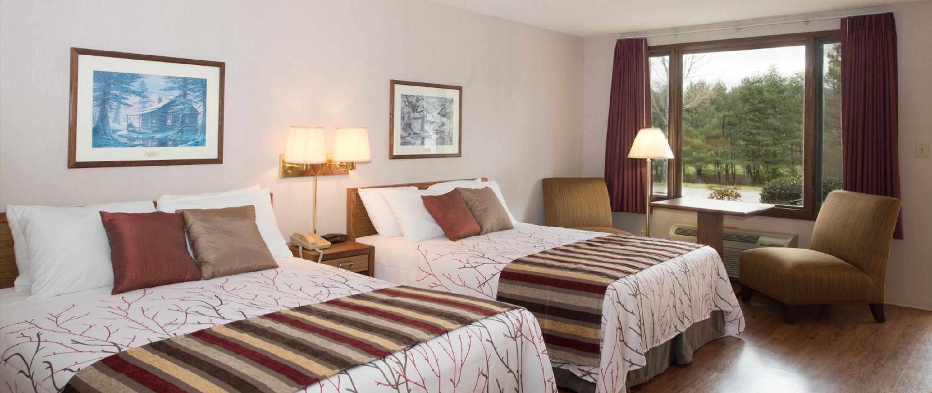 Deluxe Queen Room with Two Queen Beds - Non-Smoking - Photo 1