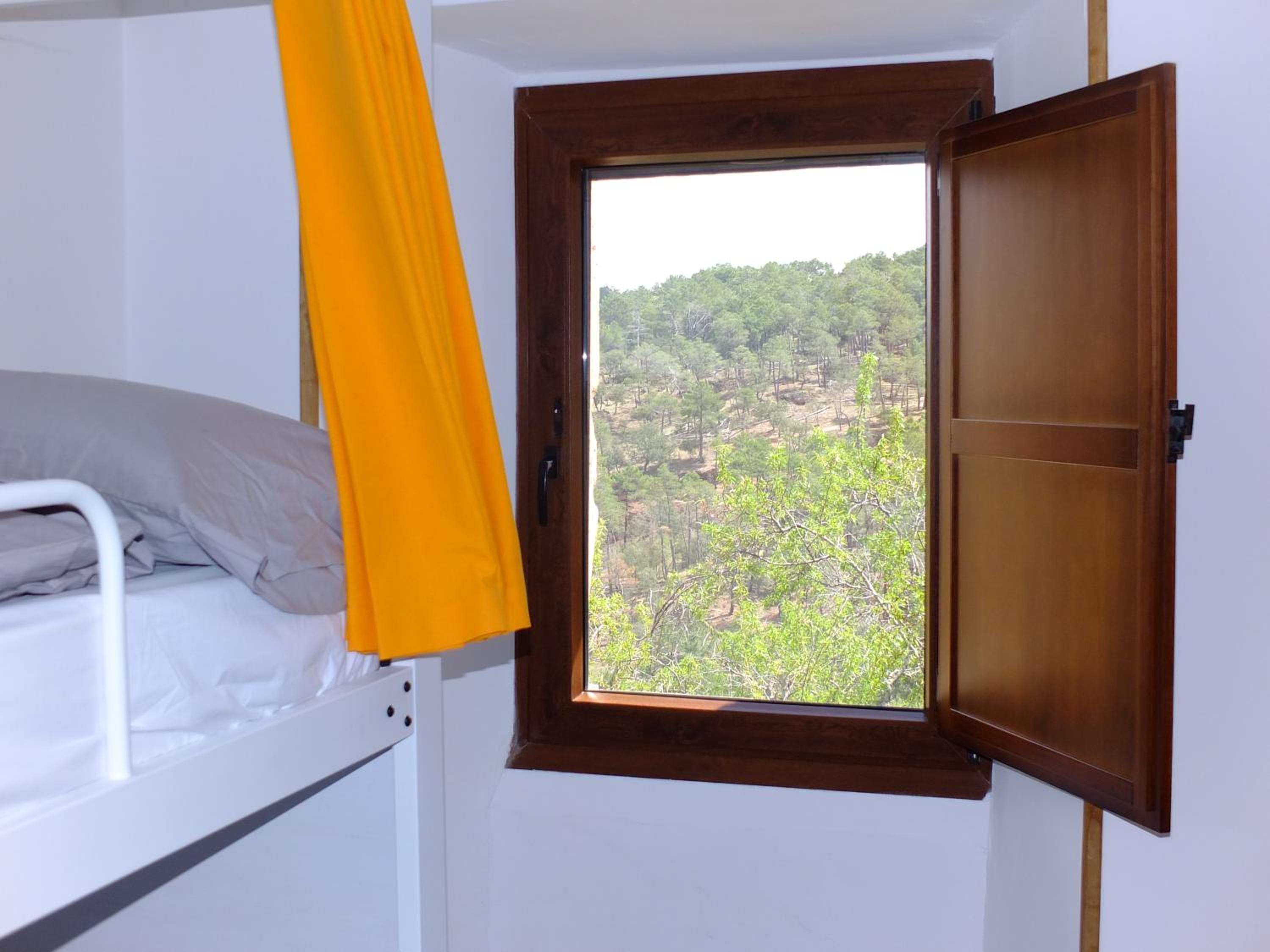 Bed in 10-Bed Mixed Dormitory Room photo 2