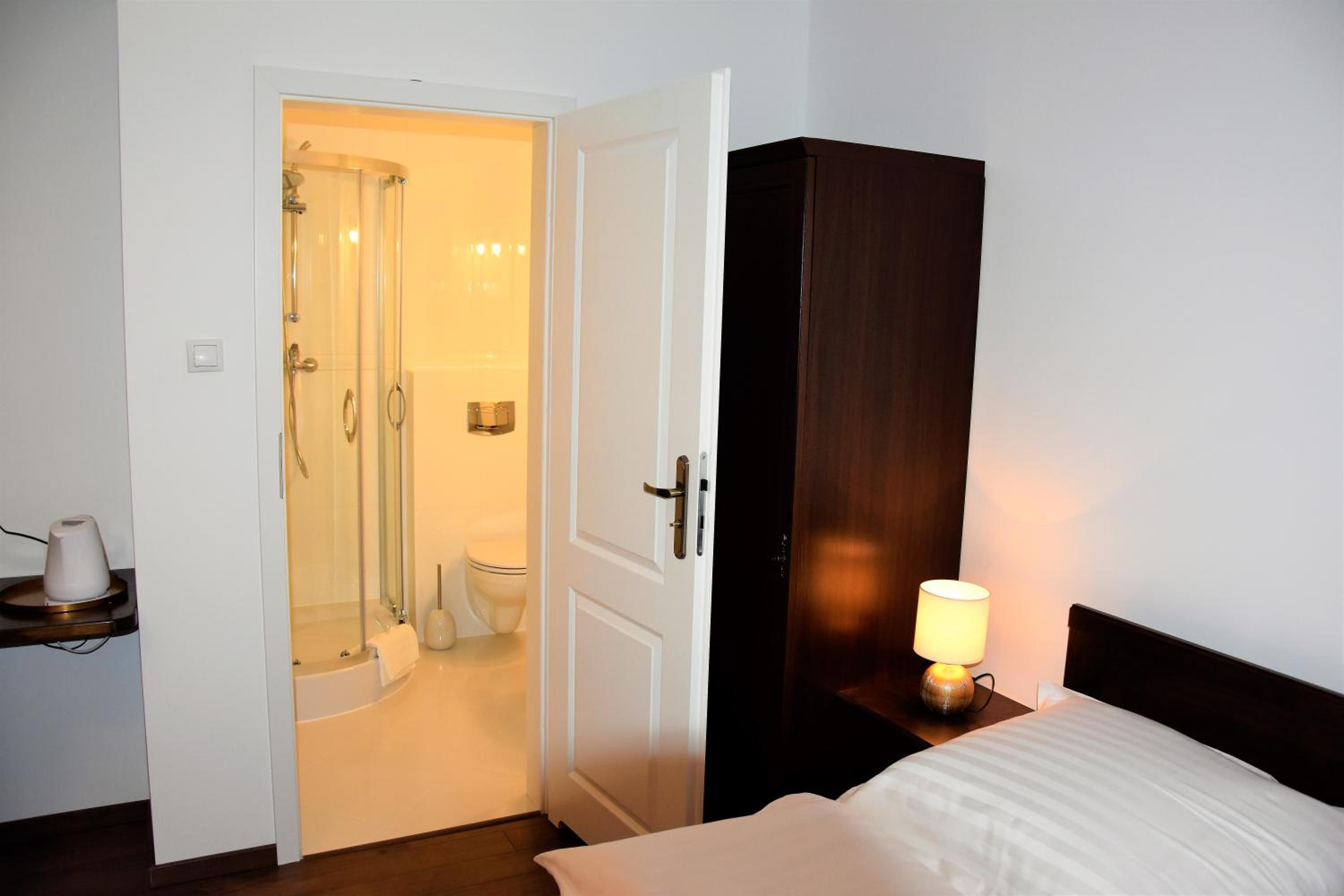 Deluxe Double or Twin Room - Photo 3