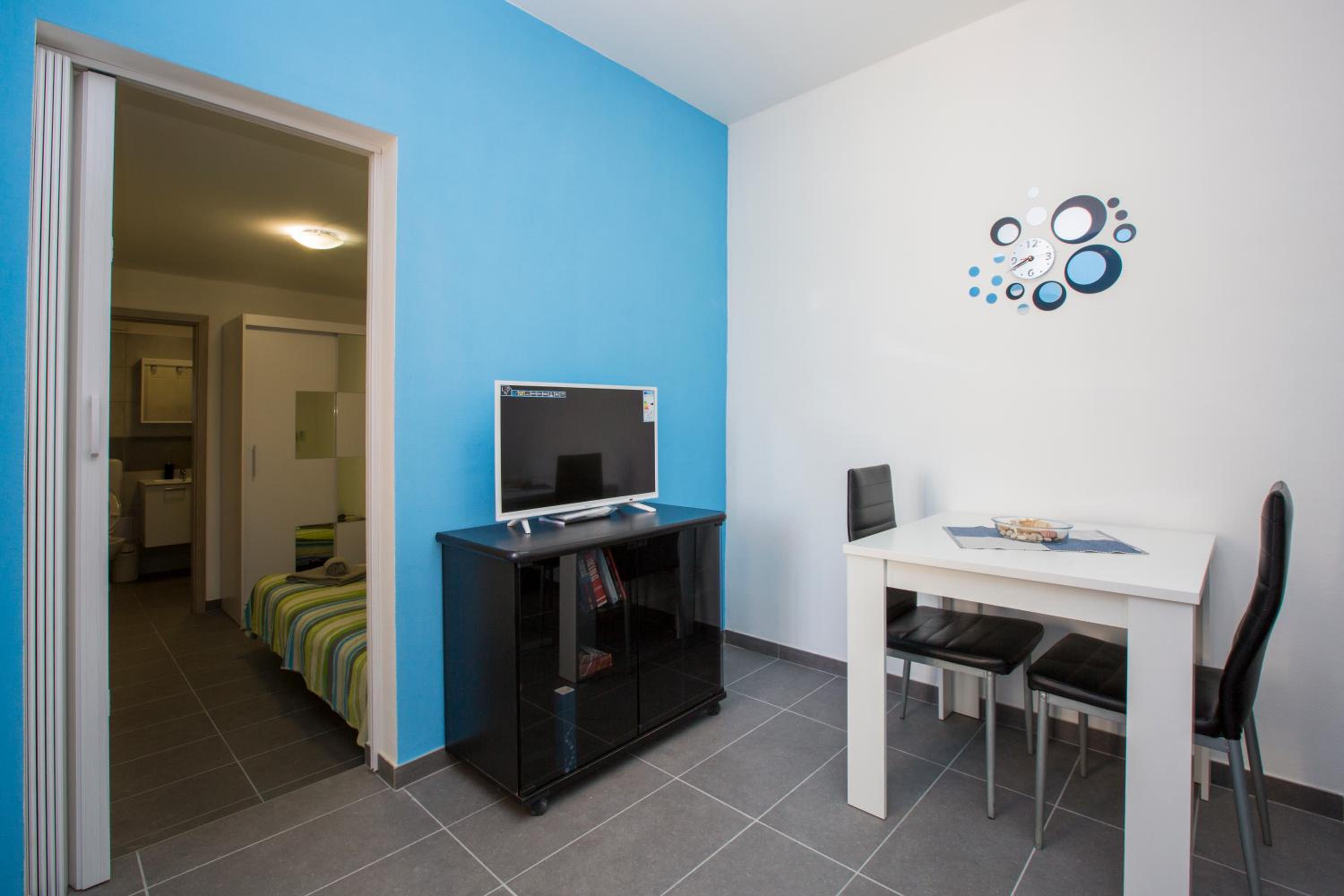 Studio Apartment photo 2