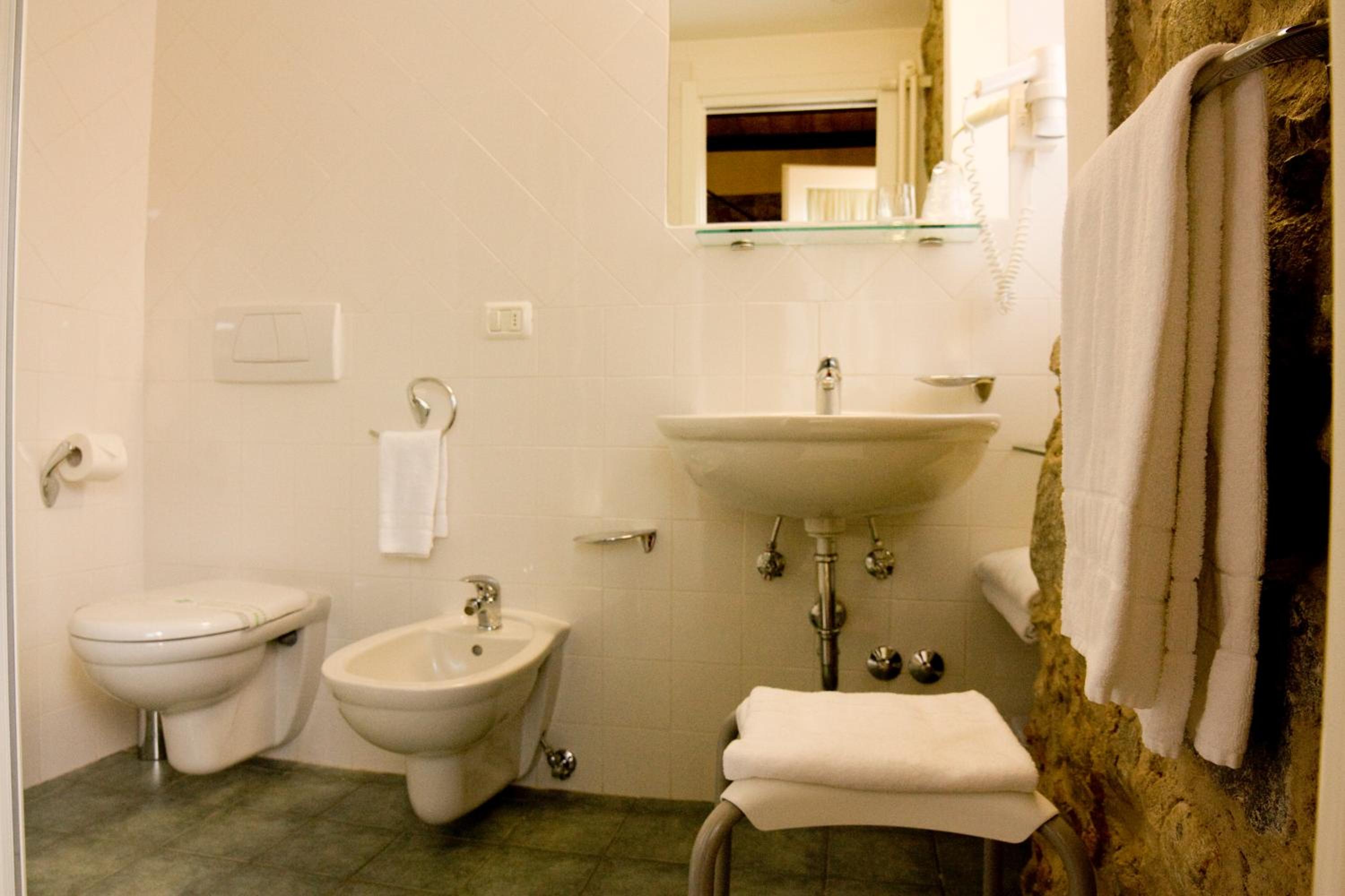 Double Room - Photo 19