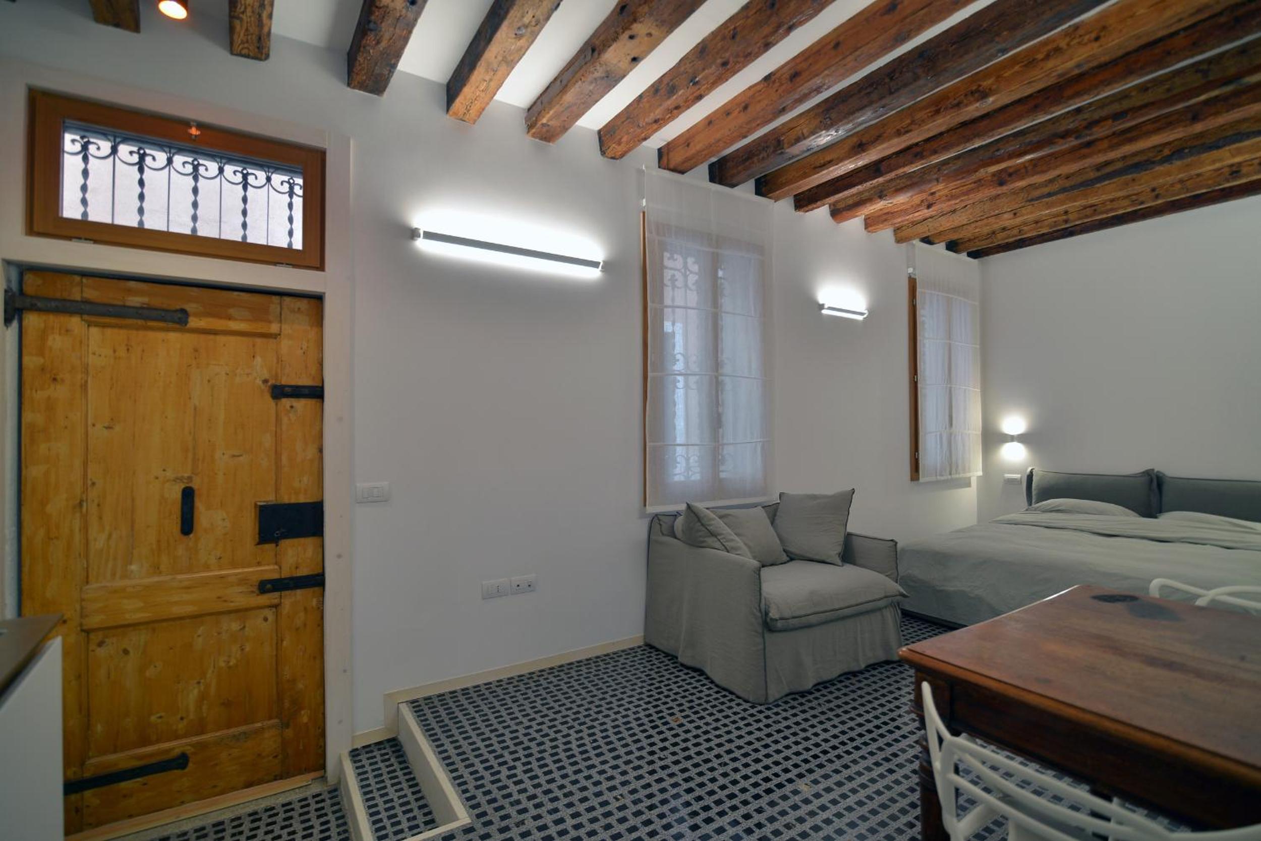 Large Double Room photo 2