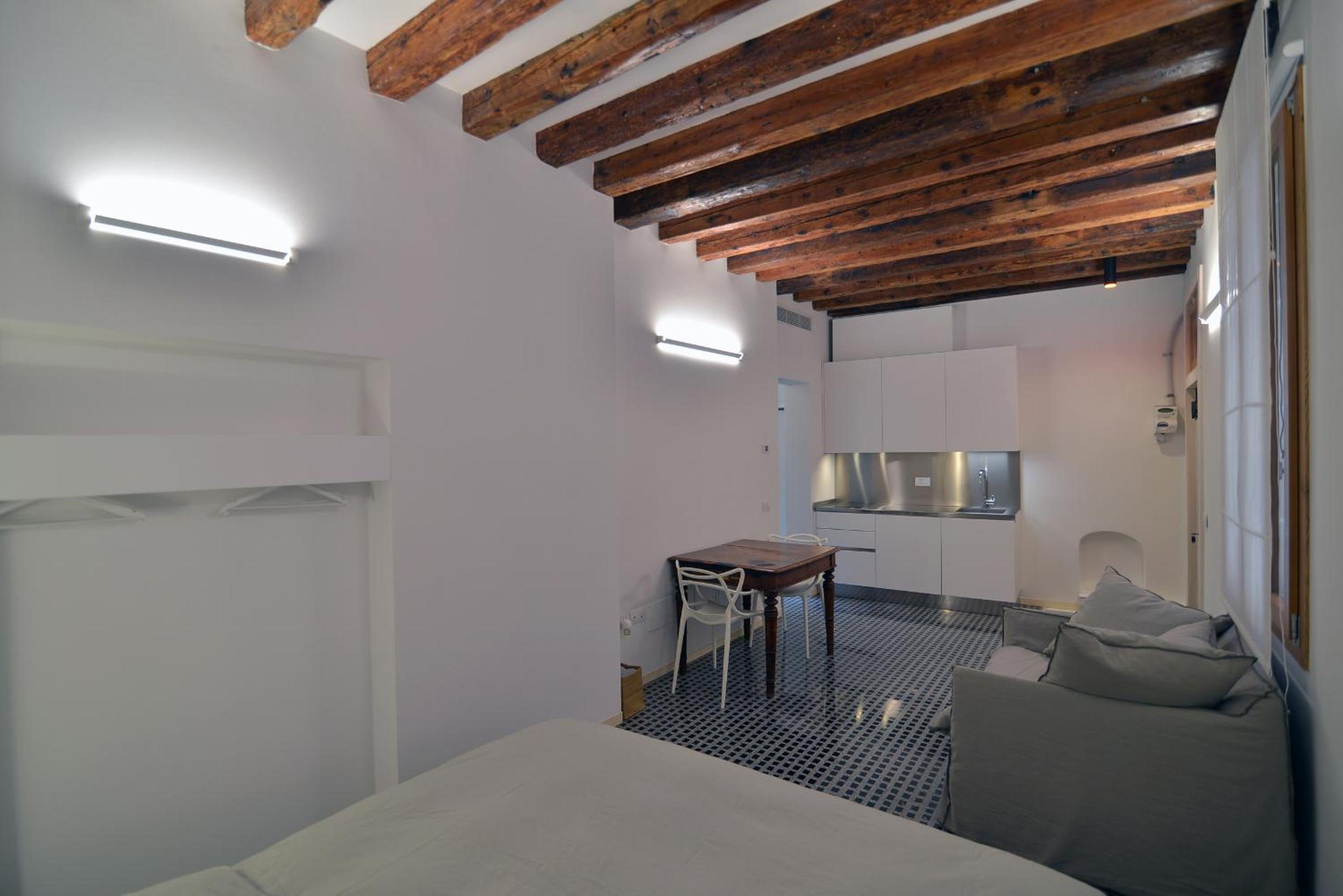 Large Double Room photo 2