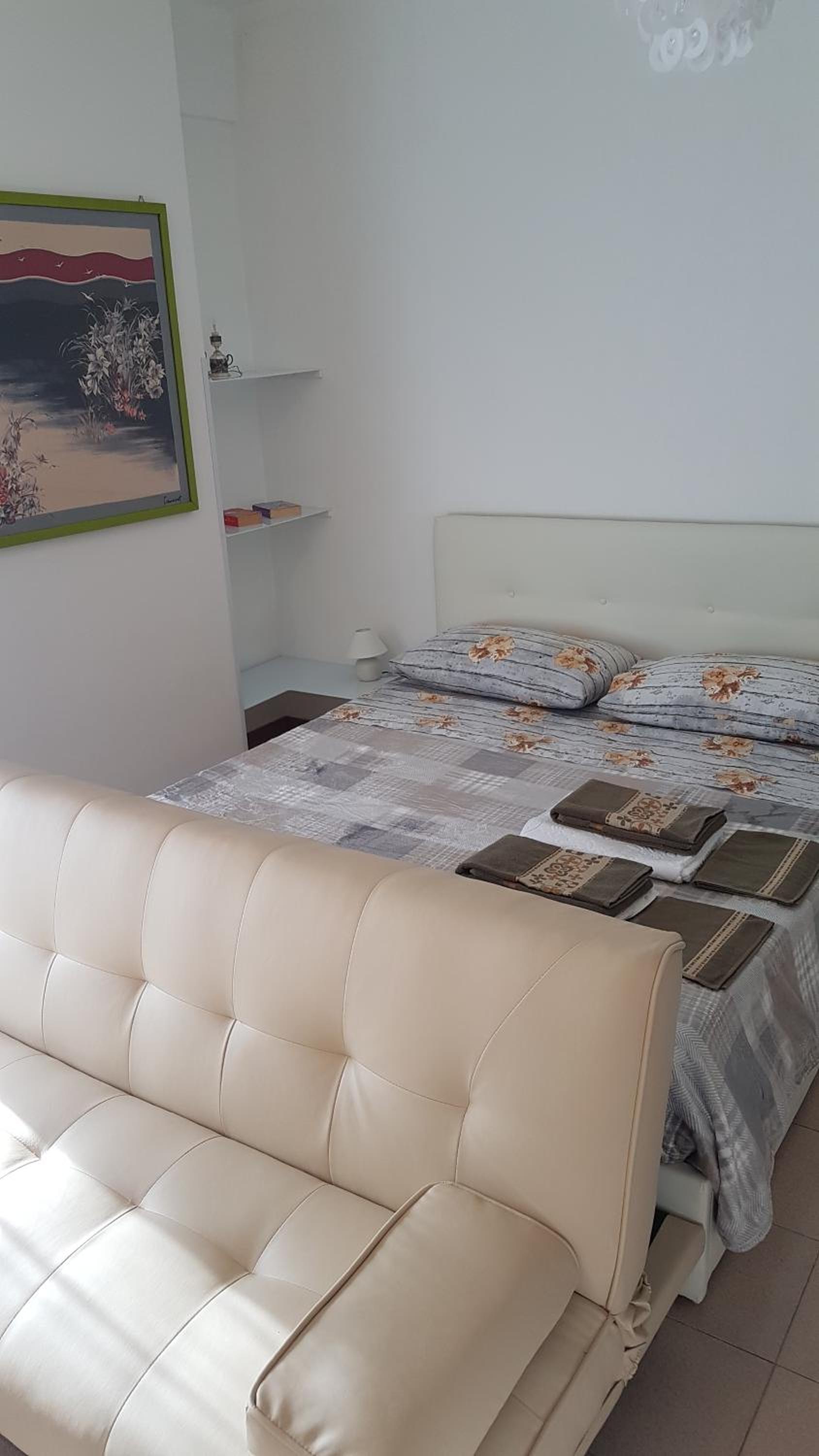 King Studio with Sofa Bed - Photo 12