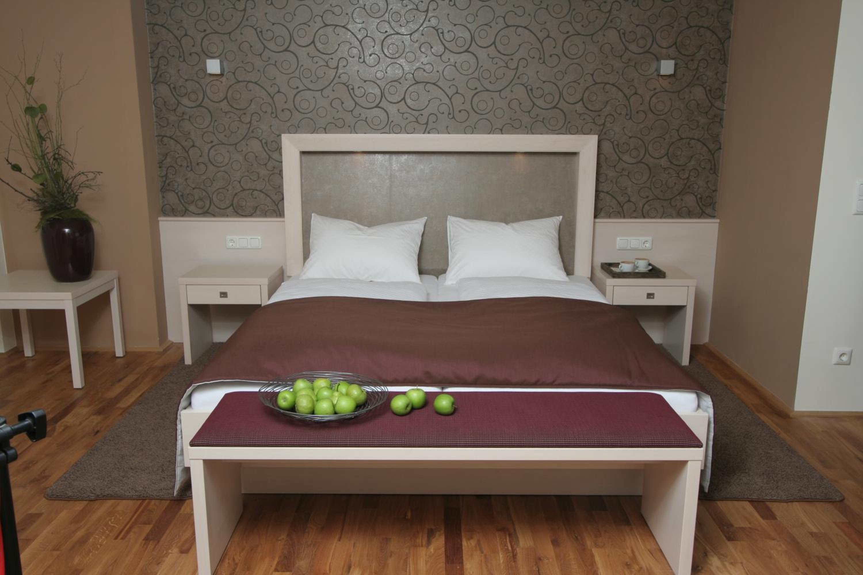 Large Double Room photo 3